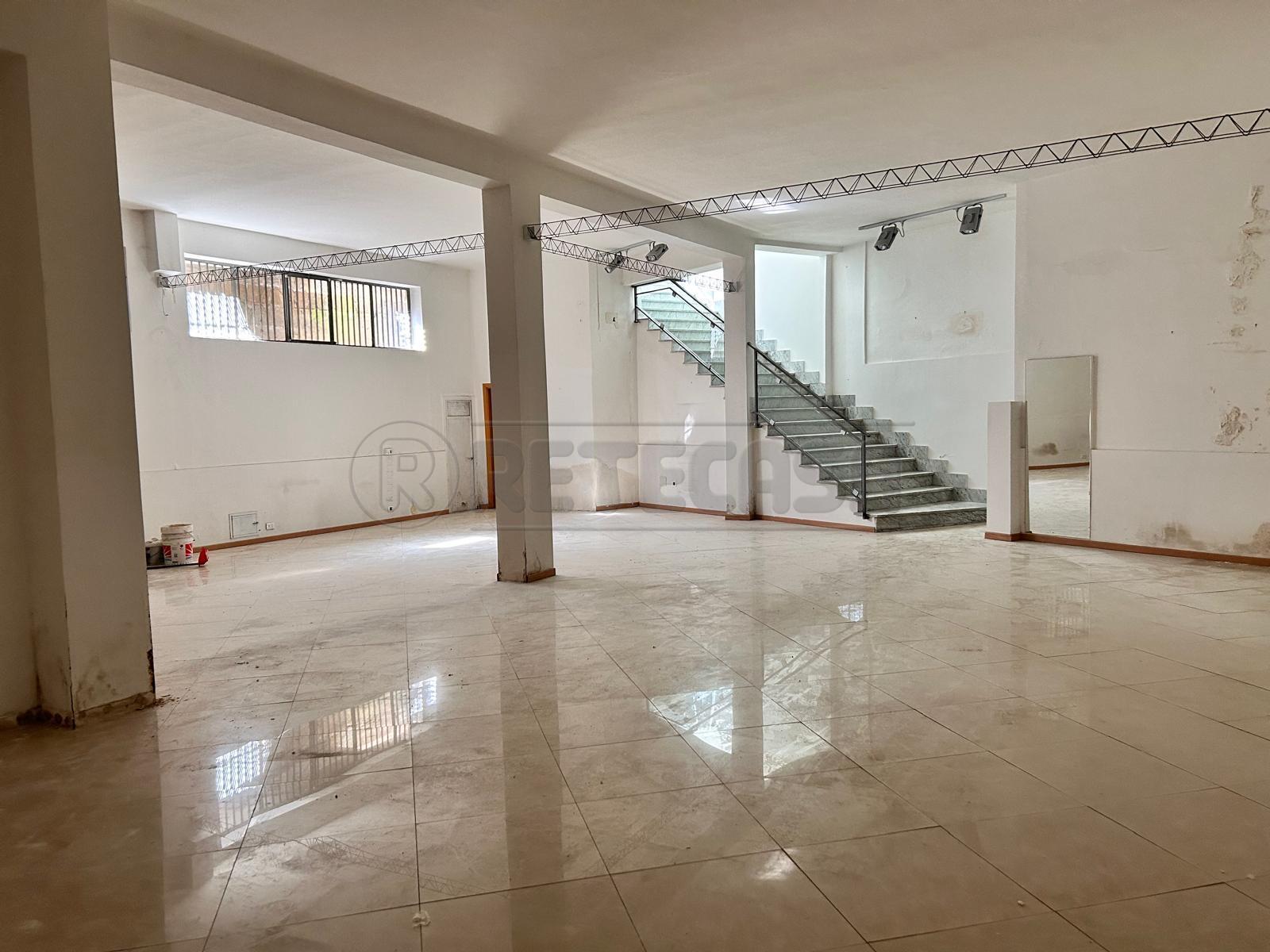 Locale commerciale in vendita in via pier maria rosso di san secondo 107, Caltanissetta