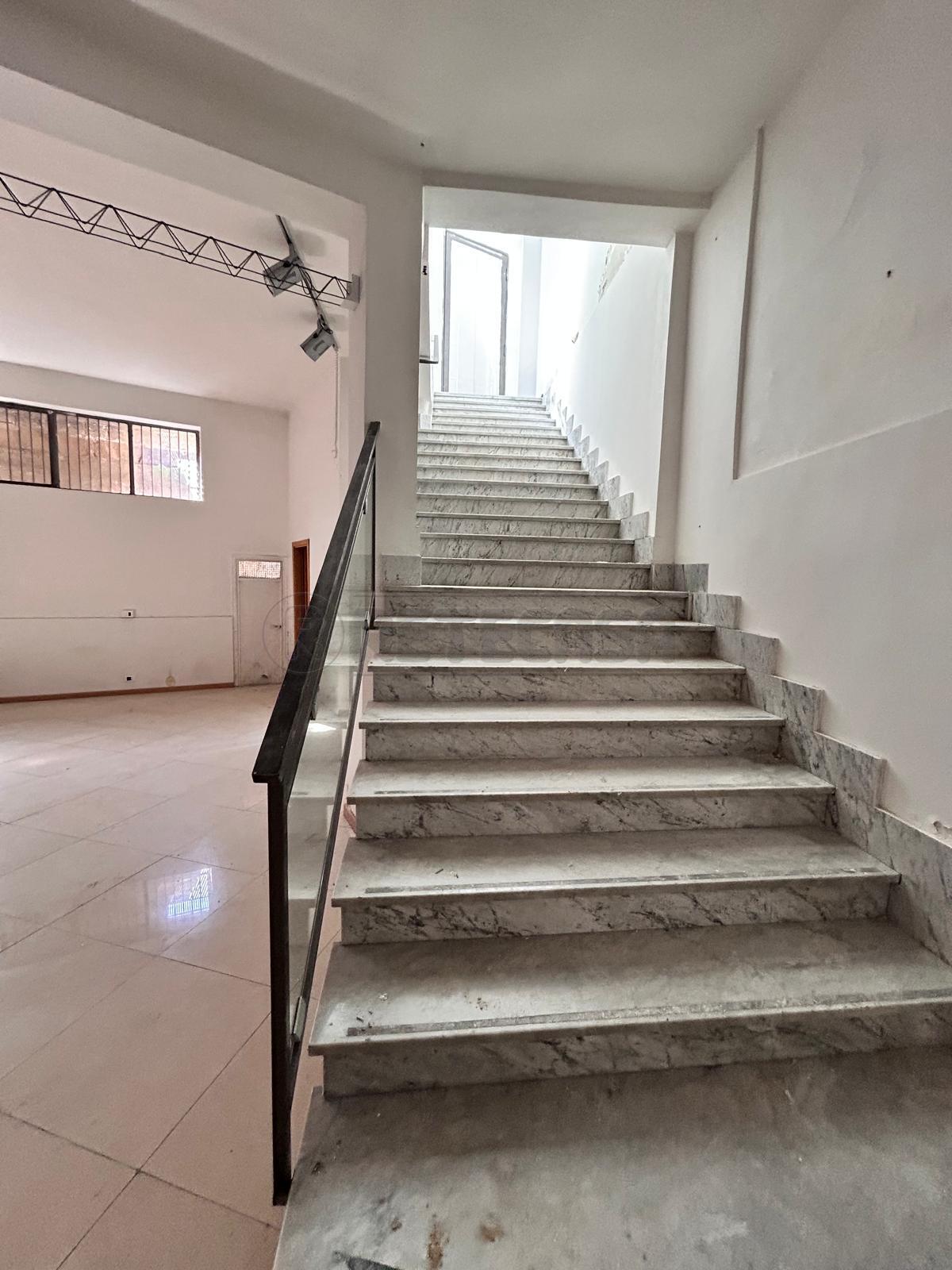 Locale commerciale in vendita in via pier maria rosso di san secondo 107, Caltanissetta