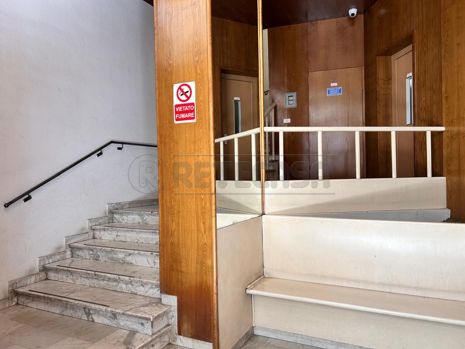 Appartamento con terrazzo in via john f. kennedy 37, Caltanissetta