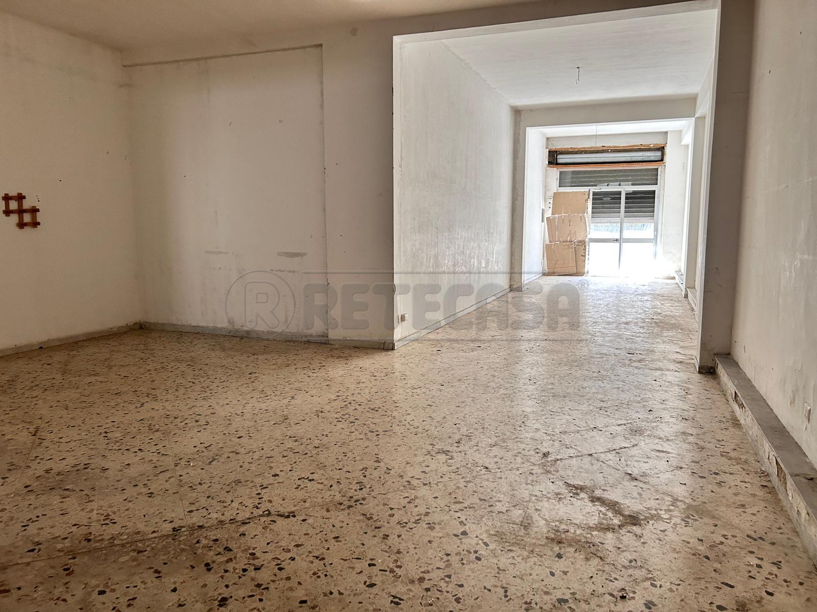 Magazzino in vendita in via toscana 38, Caltanissetta