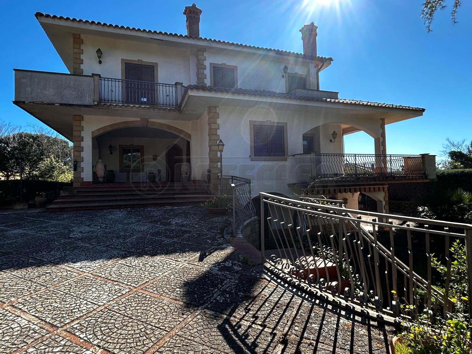 Villa con giardino in via luigi russo 36, Caltanissetta