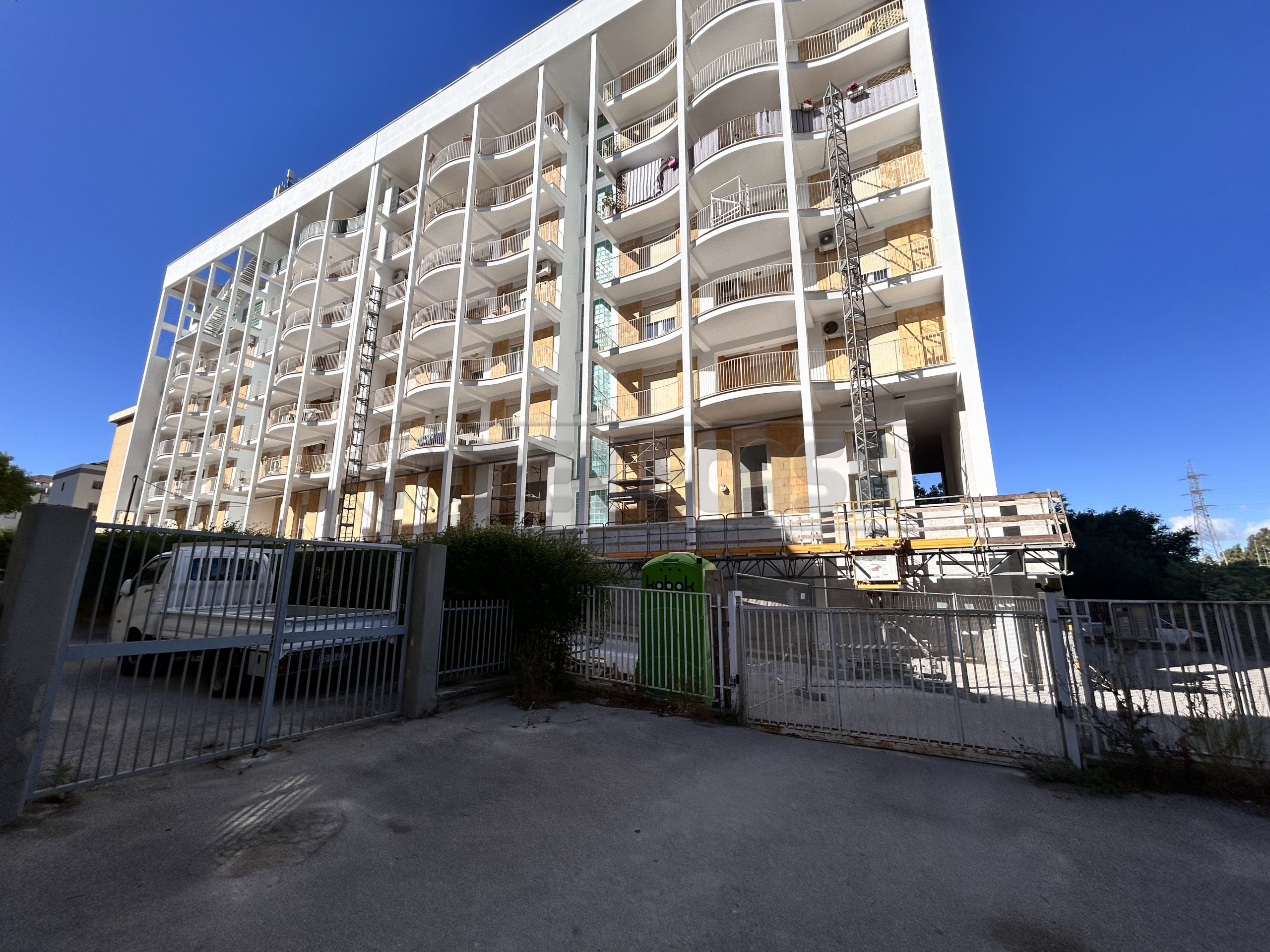 Quadrilocale con terrazzo in via tiziano vecellio 32, Caltanissetta