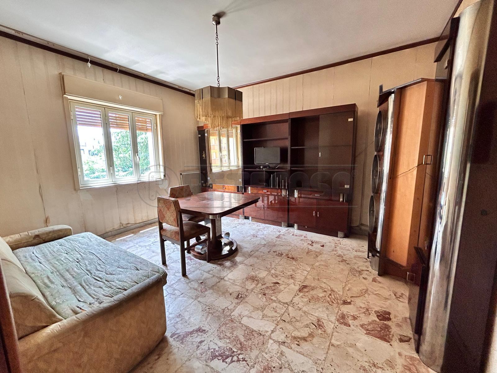 Trilocale da ristrutturare in via istria 4, Caltanissetta
