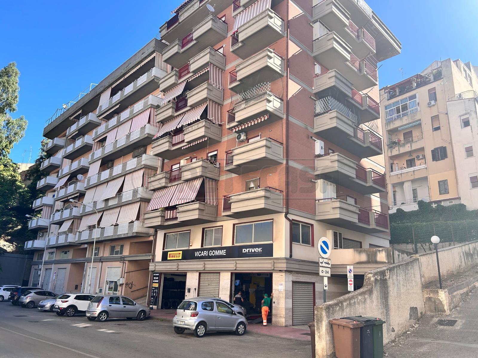 Trilocale in affitto in via ruggero settimo 37, Caltanissetta