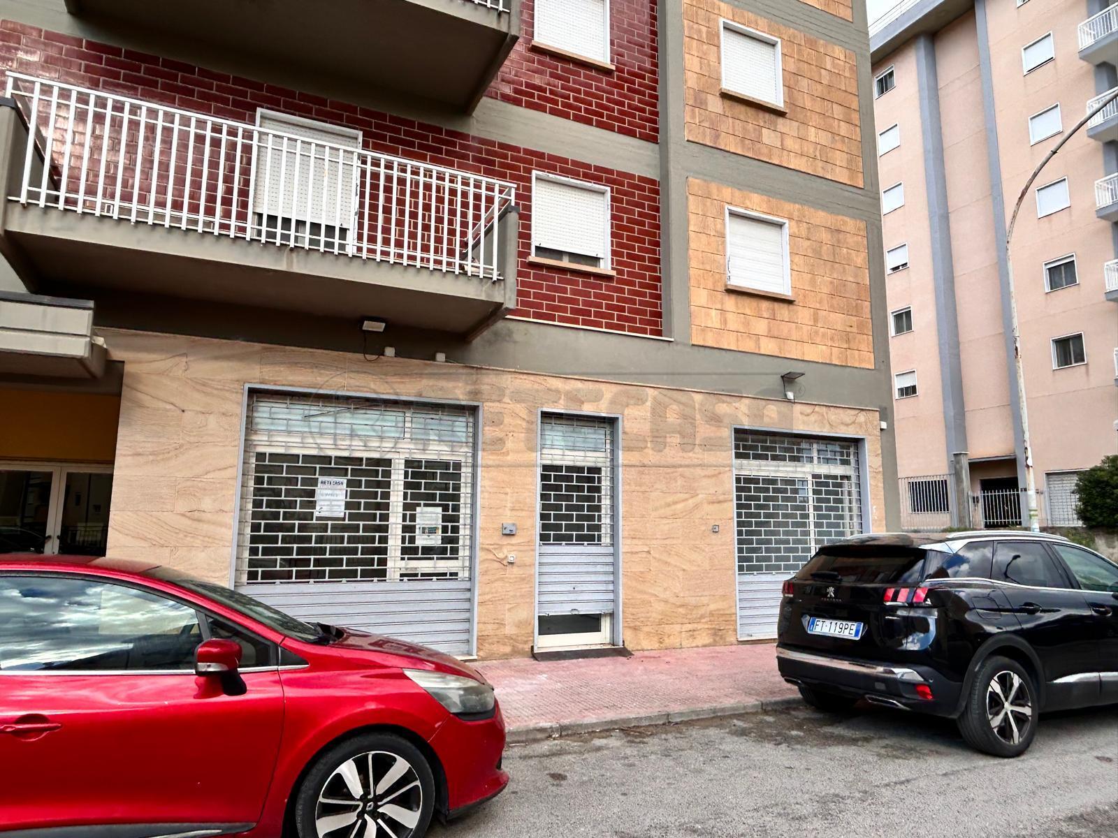 Locale commerciale in affitto in via leonardo da vinci 30, Caltanissetta