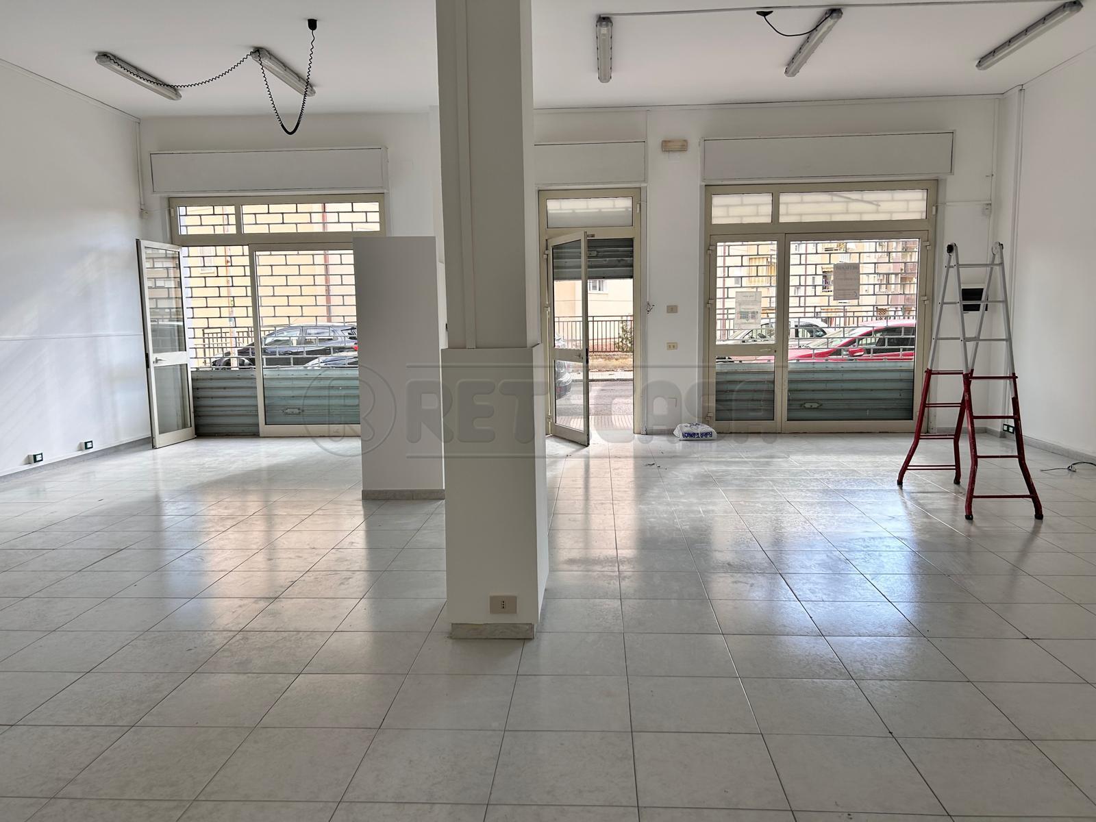 Locale commerciale in affitto in via leonardo da vinci 30, Caltanissetta