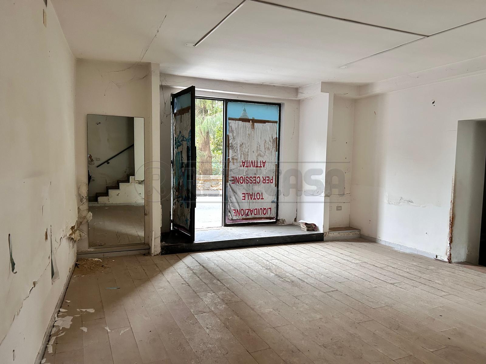 Locale commerciale in affitto in viale conte testasecca 21, Caltanissetta