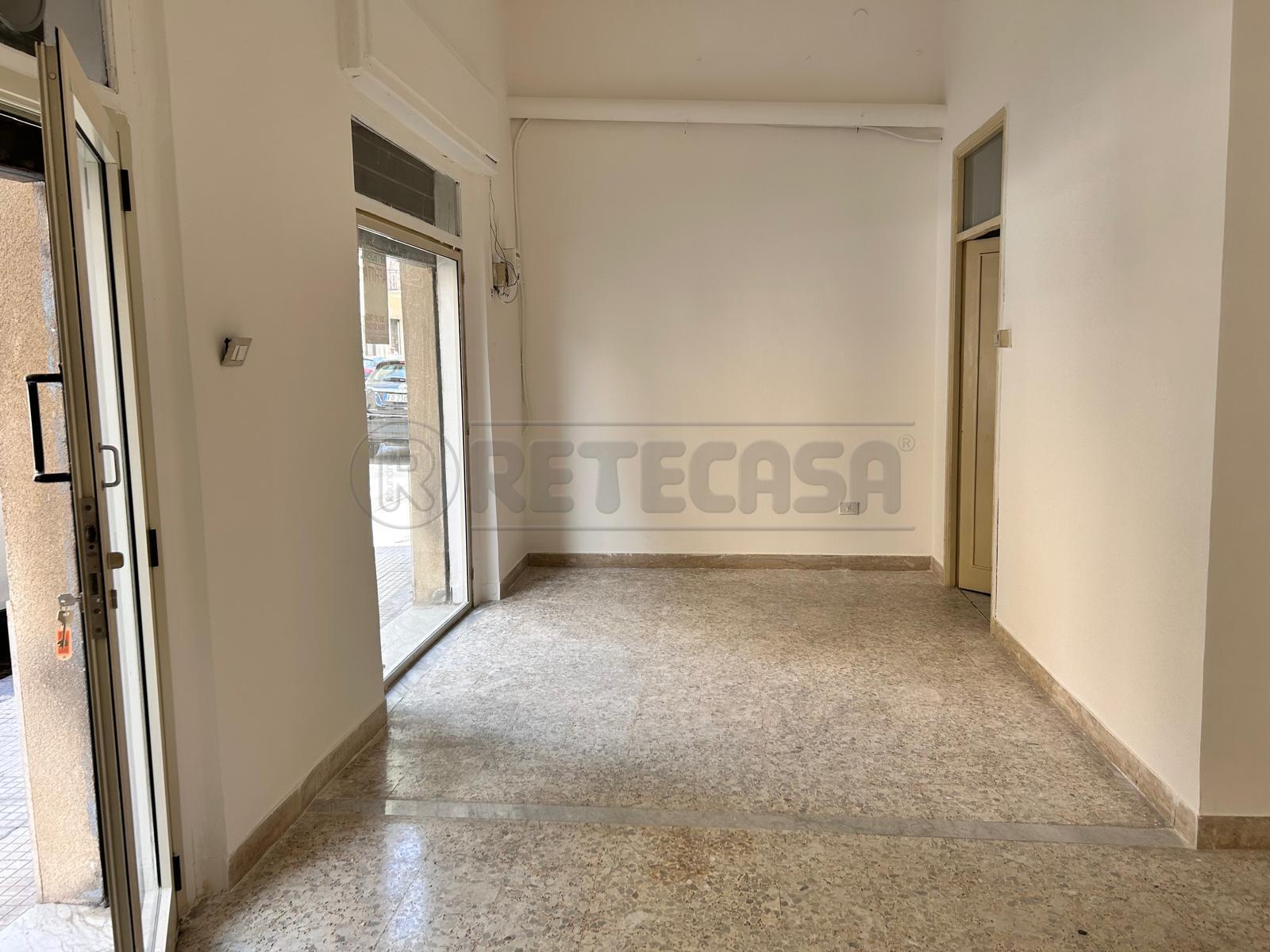 Locale commerciale in affitto in viale trieste 84-86, Caltanissetta