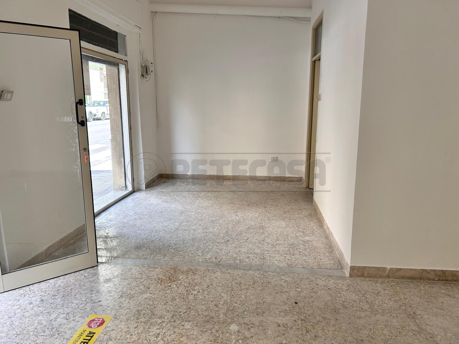 Locale commerciale in affitto in viale trieste 84-86, Caltanissetta