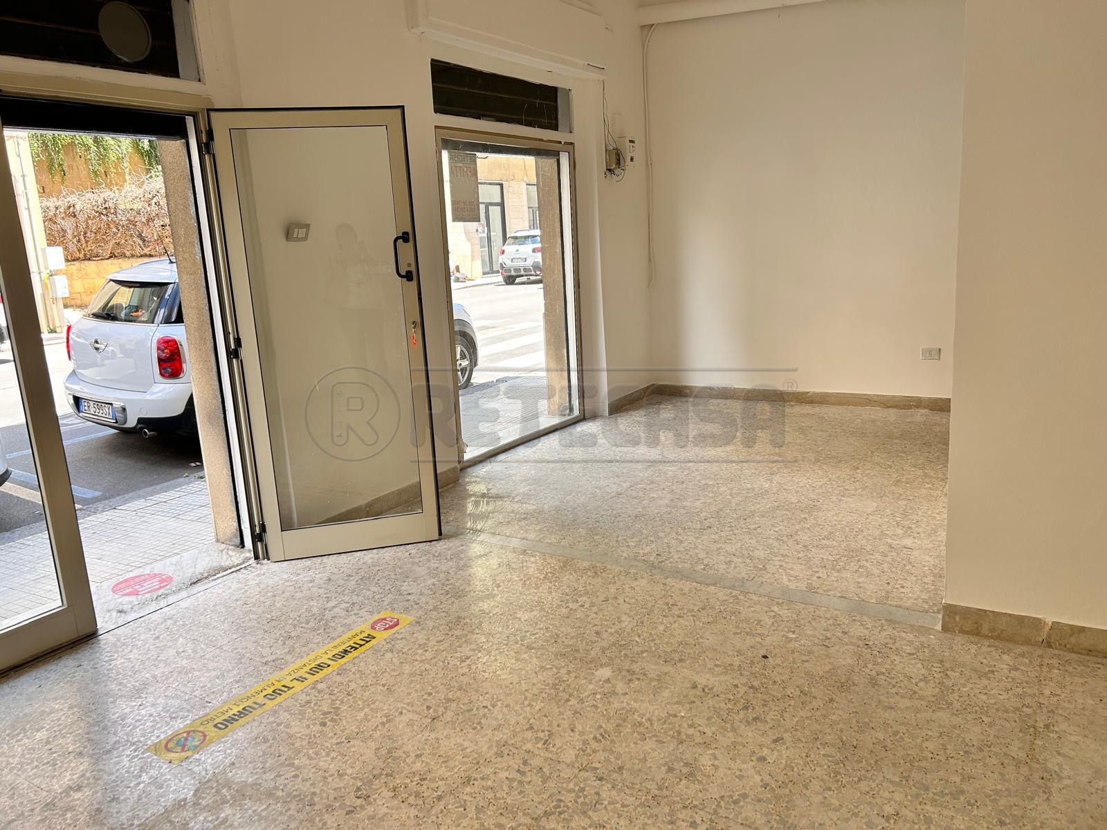 Locale commerciale in affitto in viale trieste 84-86, Caltanissetta