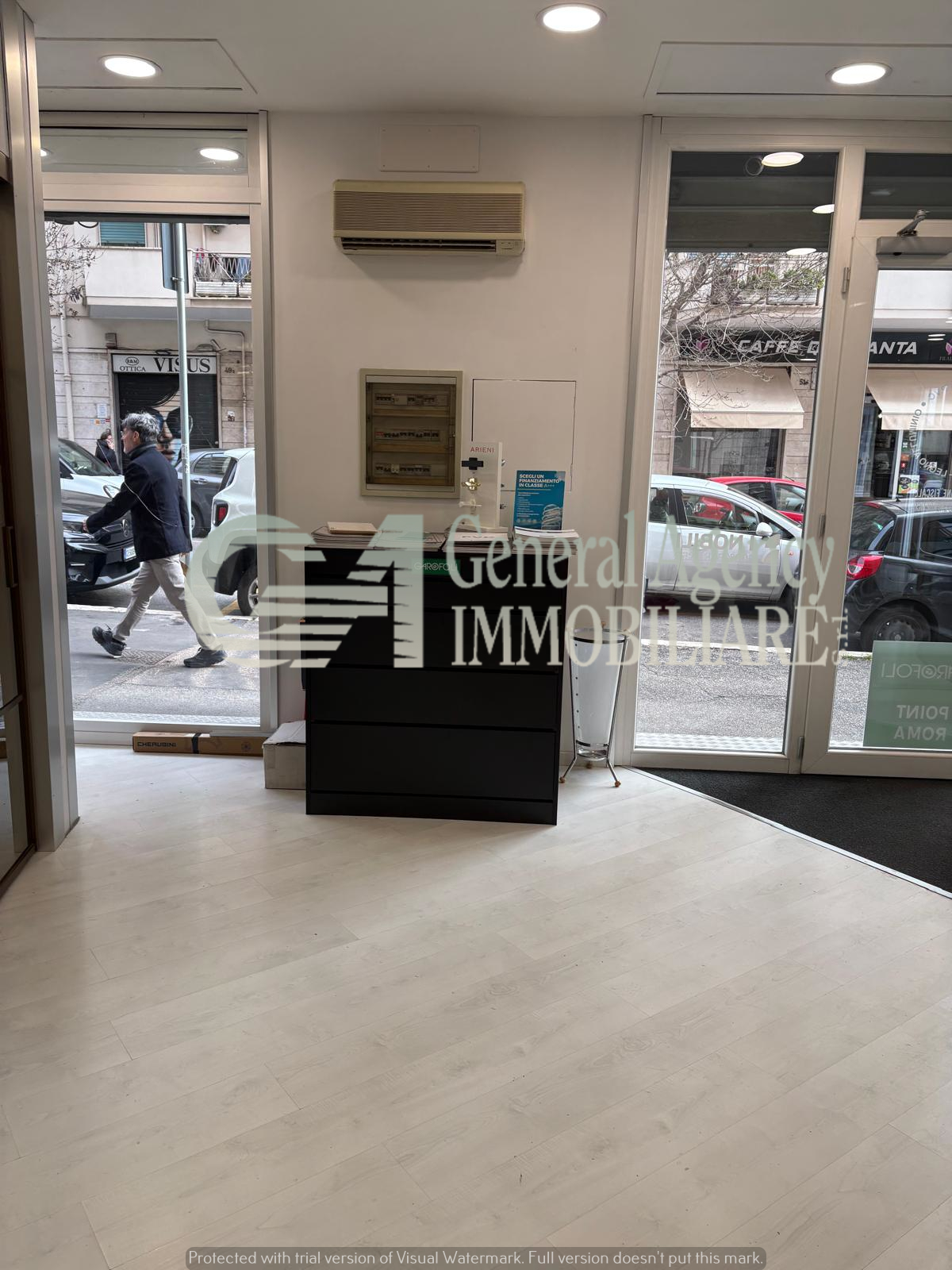 Locale commerciale in affitto in via albano 62, Roma