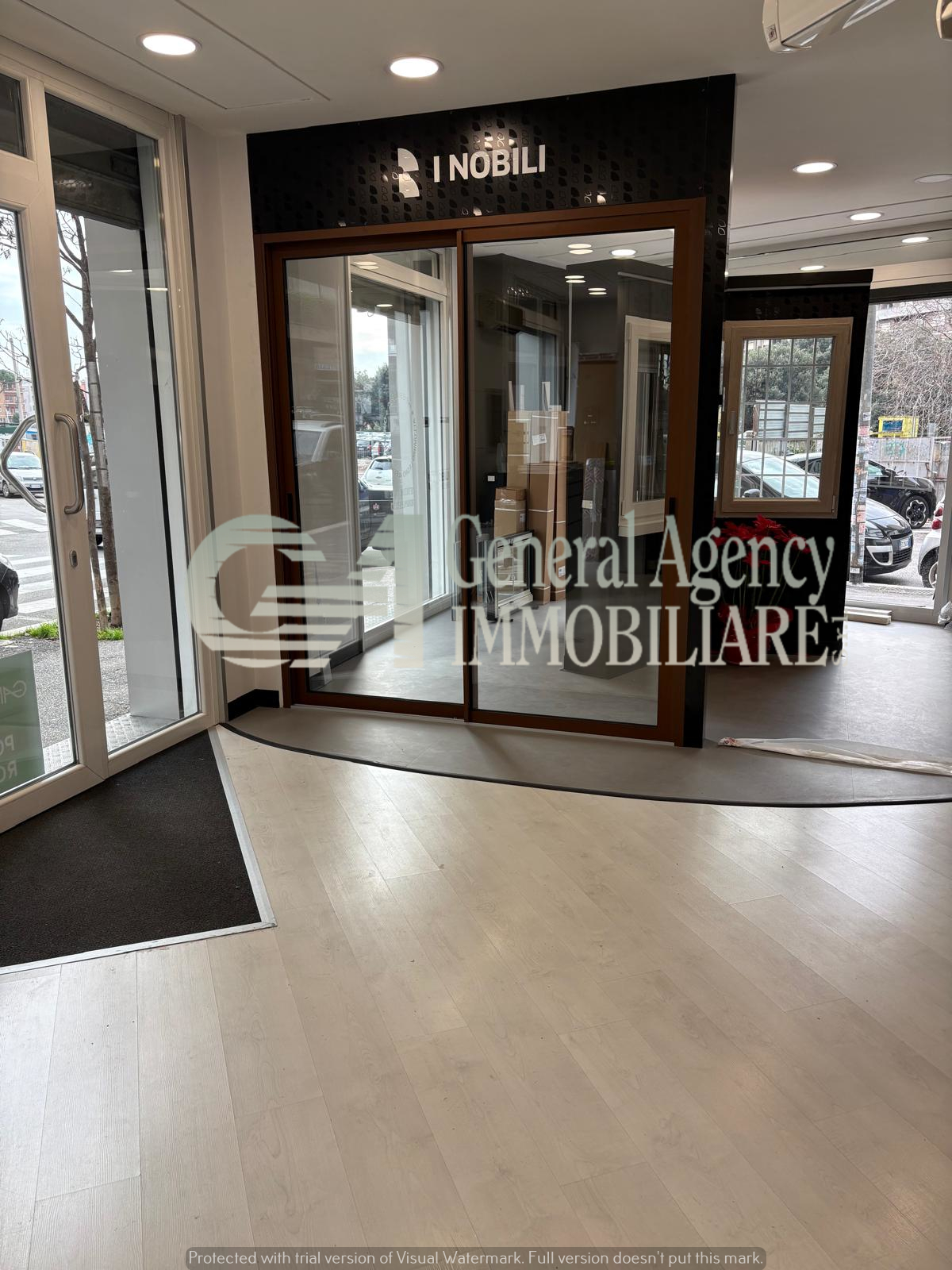 Locale commerciale in affitto in via albano 62, Roma