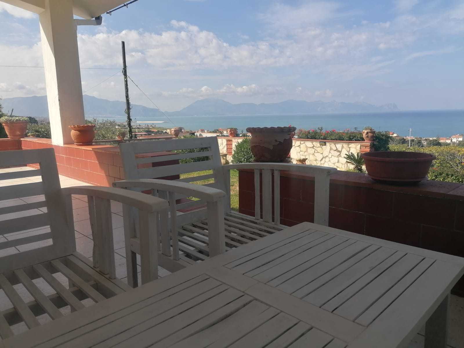 Villetta a schiera con giardino a Trappeto