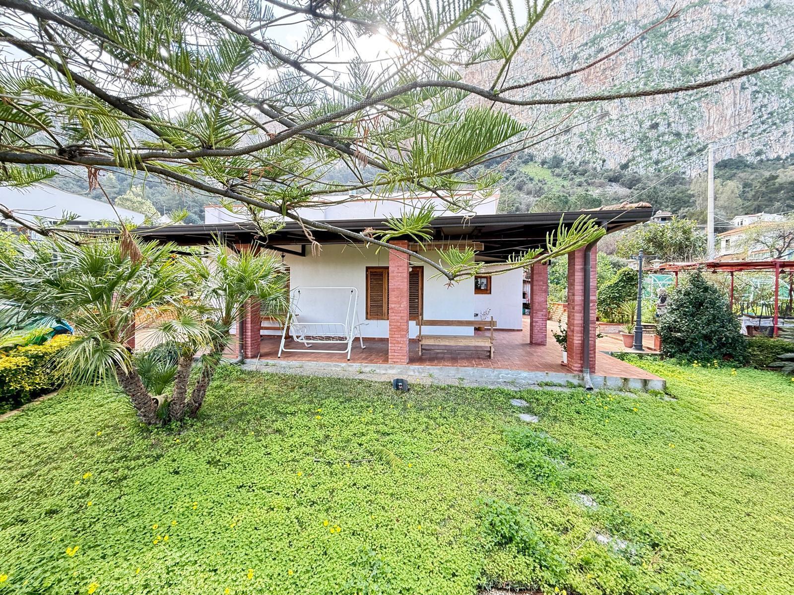 Casa indipendente con giardino, Carini villa grazia di