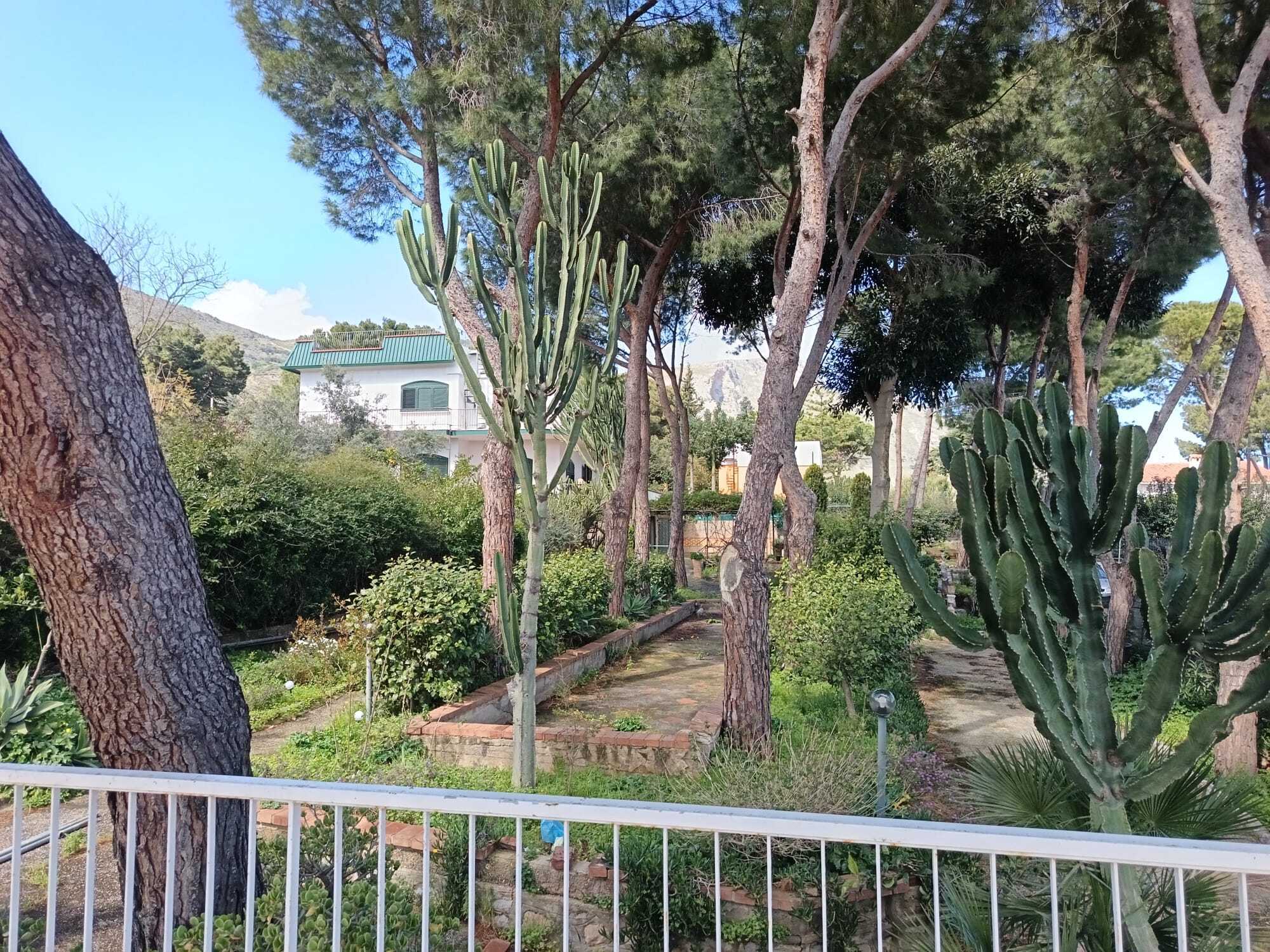 Villa con giardino a Trabia