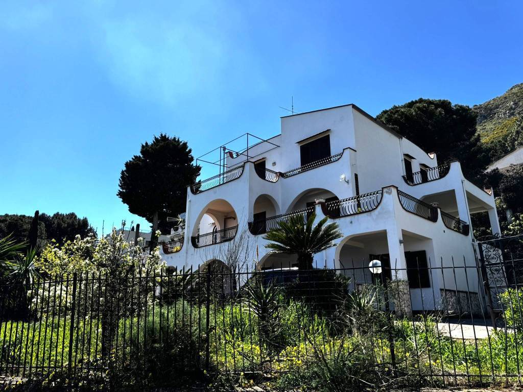 Casa indipendente con giardino a Trabia