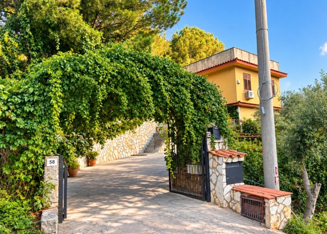 Rustico con terrazzo a Belmonte Mezzagno