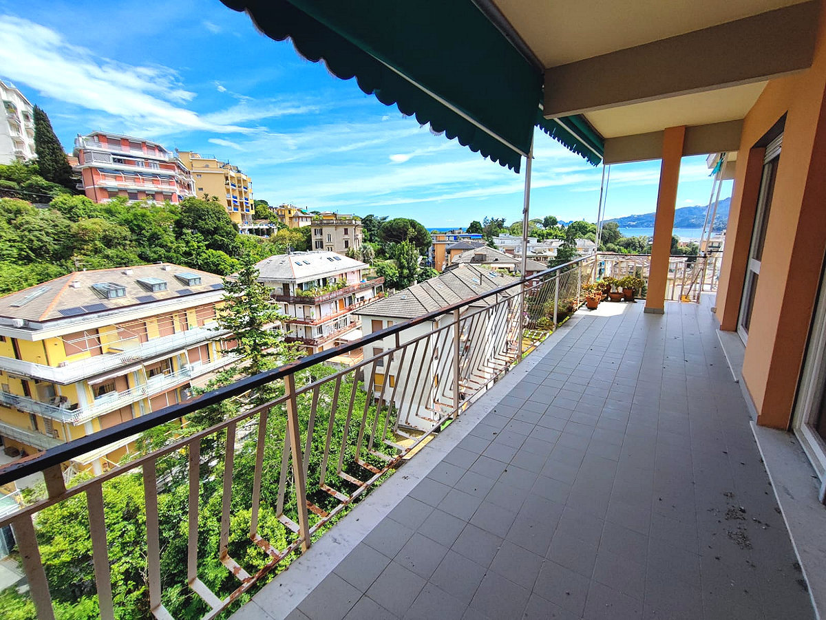 Appartamento con terrazzo in via aurelio baisi 71, Rapallo