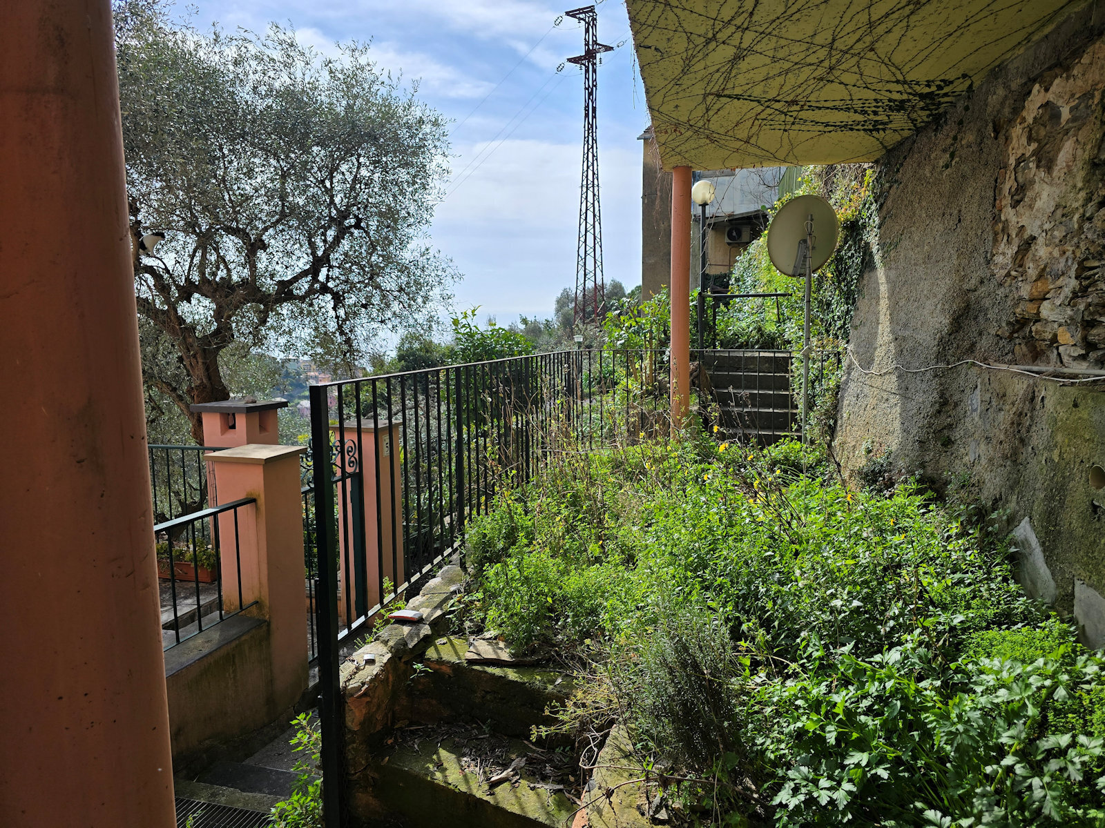 Quadrilocale da ristrutturare in via l. bernab� brea 56, Zoagli