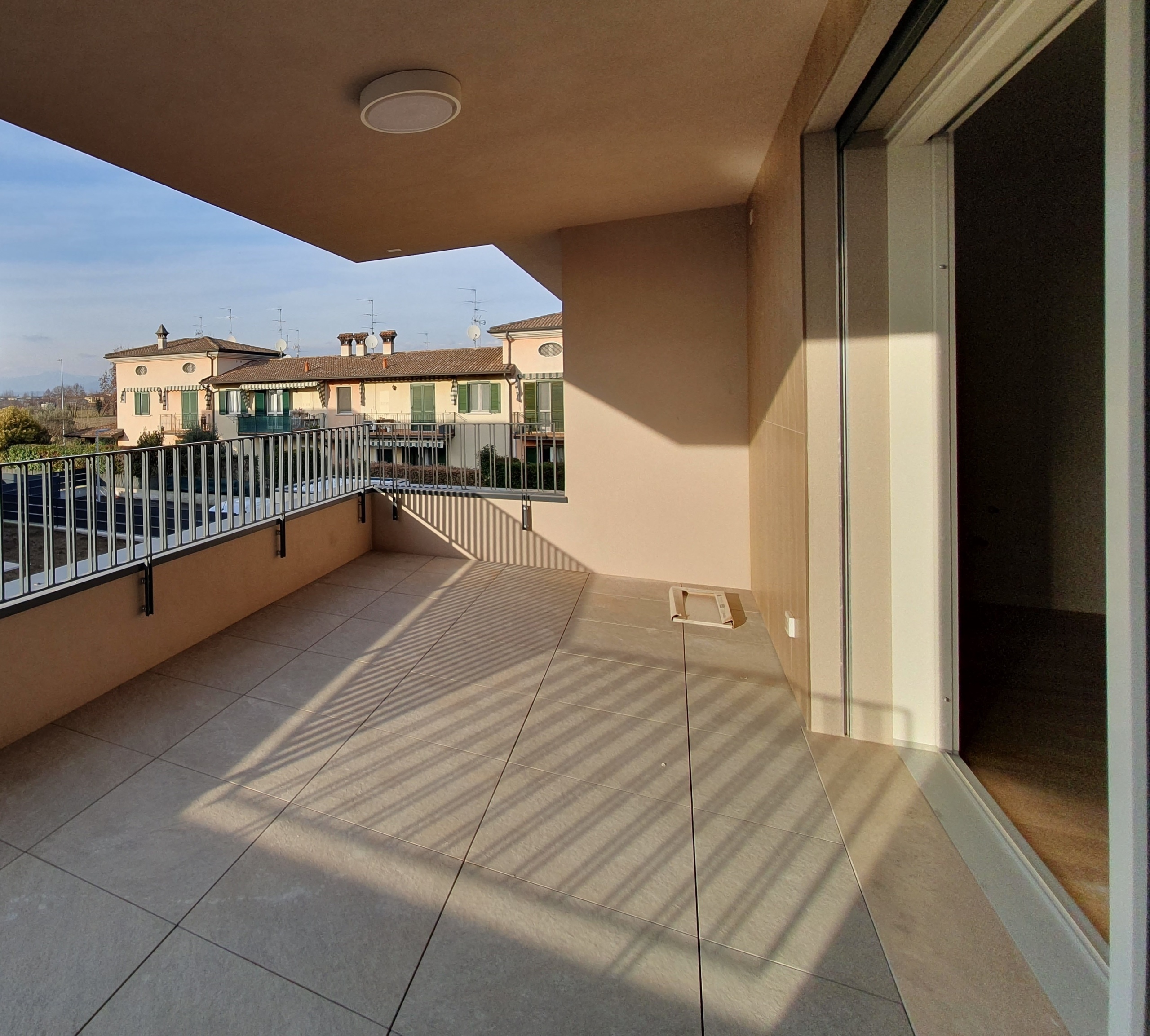 Trilocale con terrazzo in castel mella - zona parco giovanni paolo ii, Castel Mella