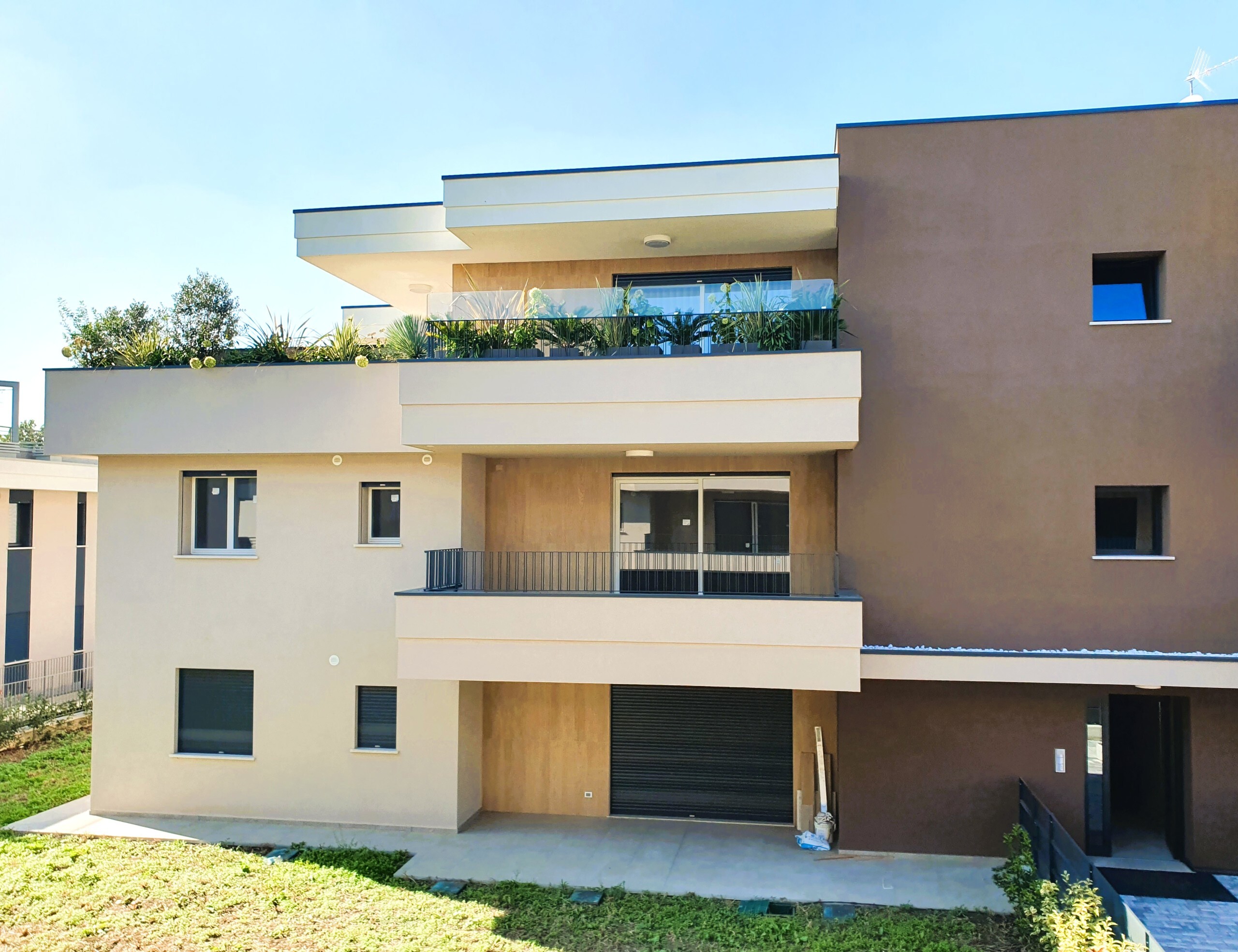 Trilocale con terrazzo in castel mella - zona parco giovanni paolo ii, Castel Mella