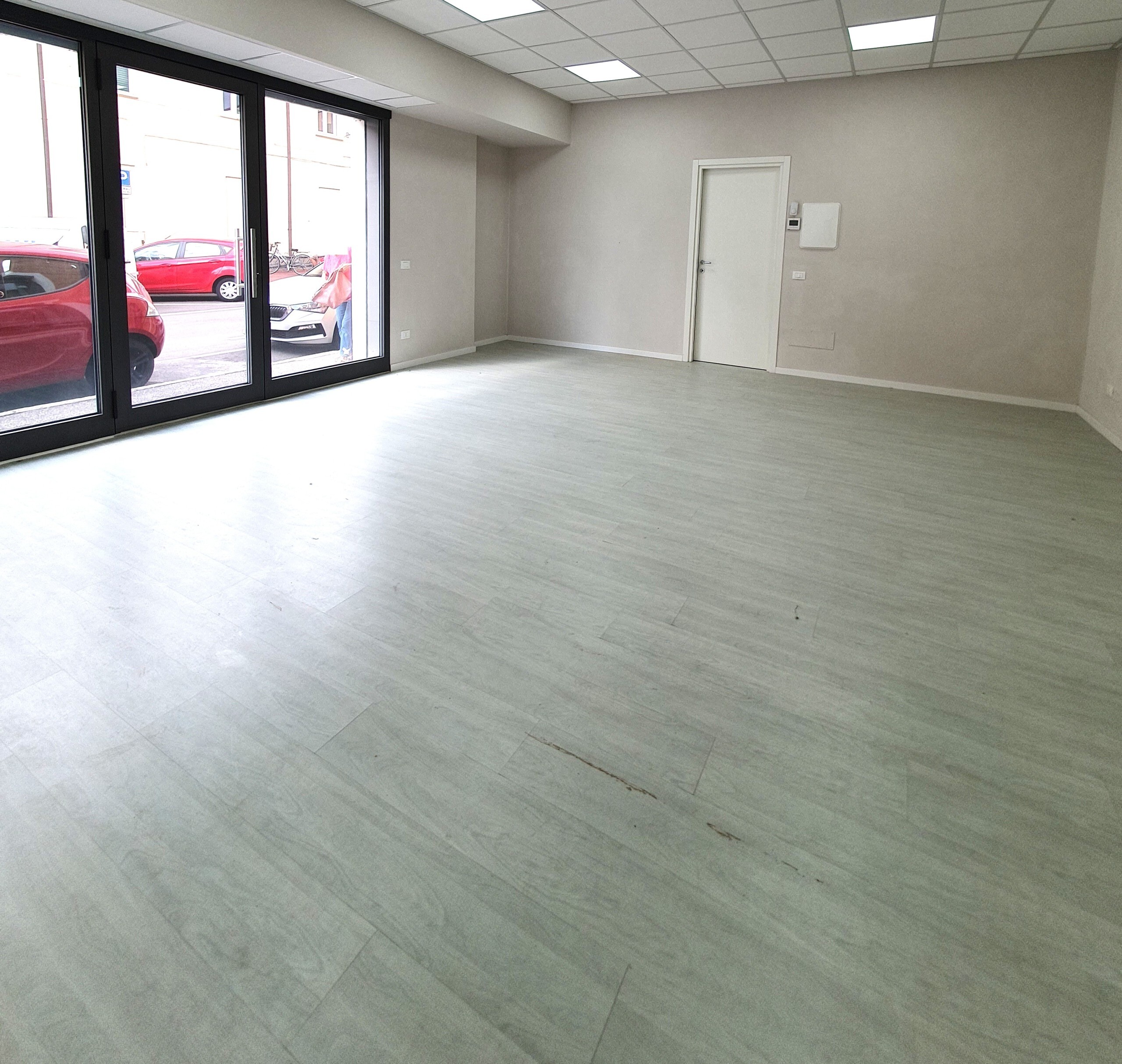 Locale commerciale nuova in trav. via milano, Brescia