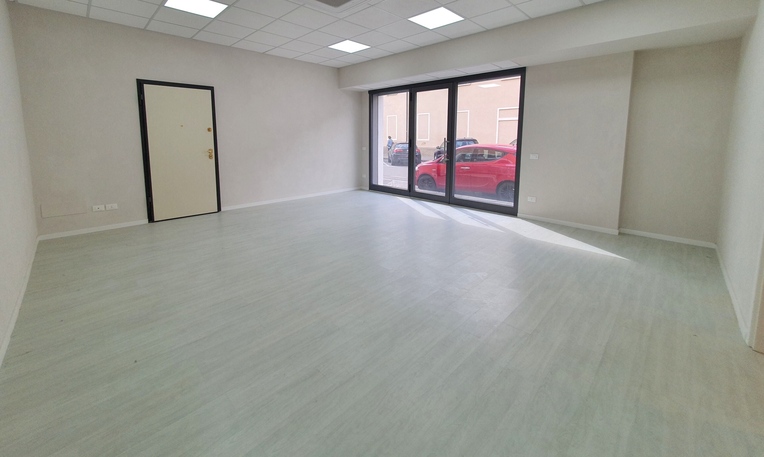 Locale commerciale nuova in trav. via milano, Brescia