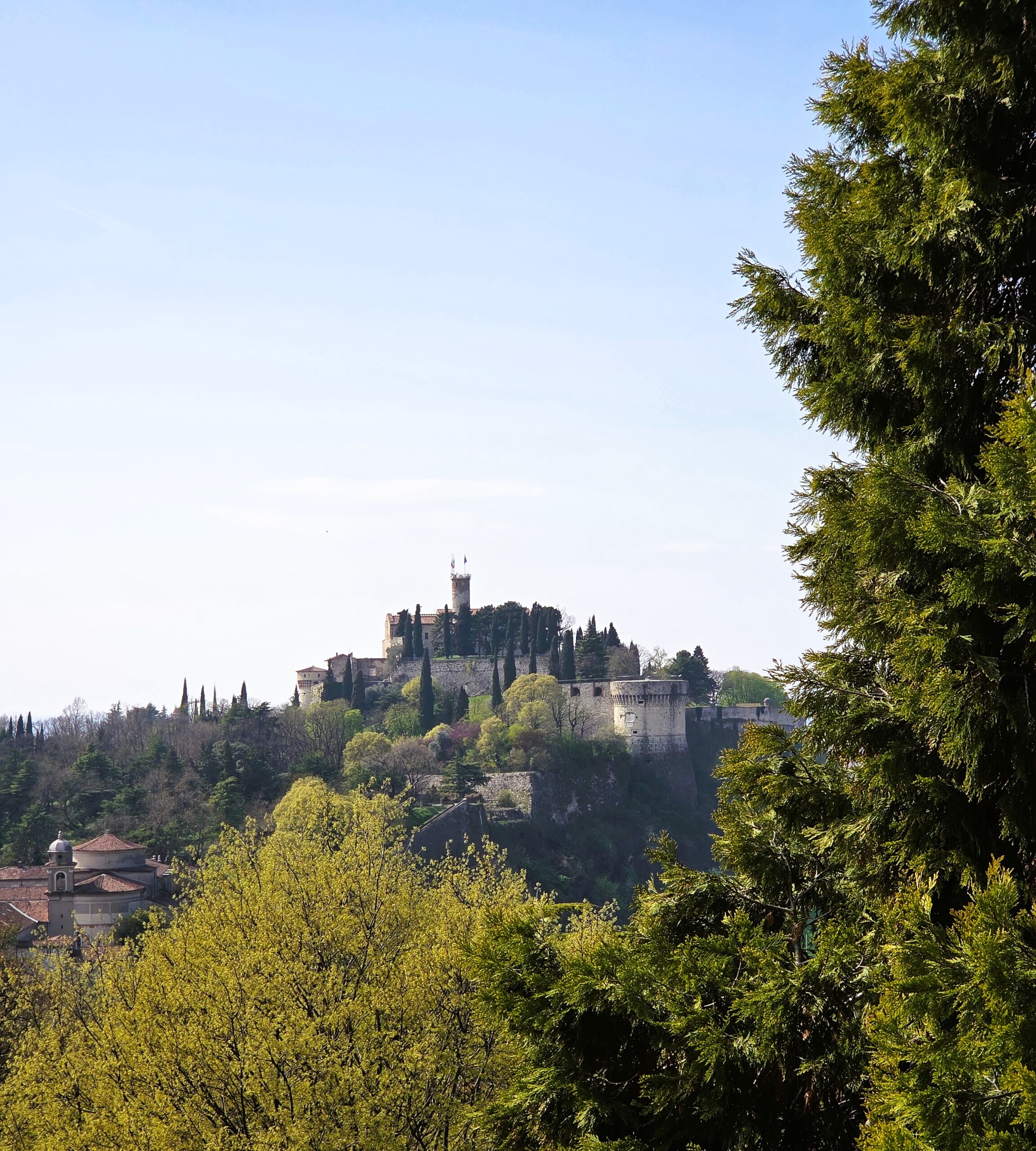 Quadrilocale con giardino in via panoramica, Brescia