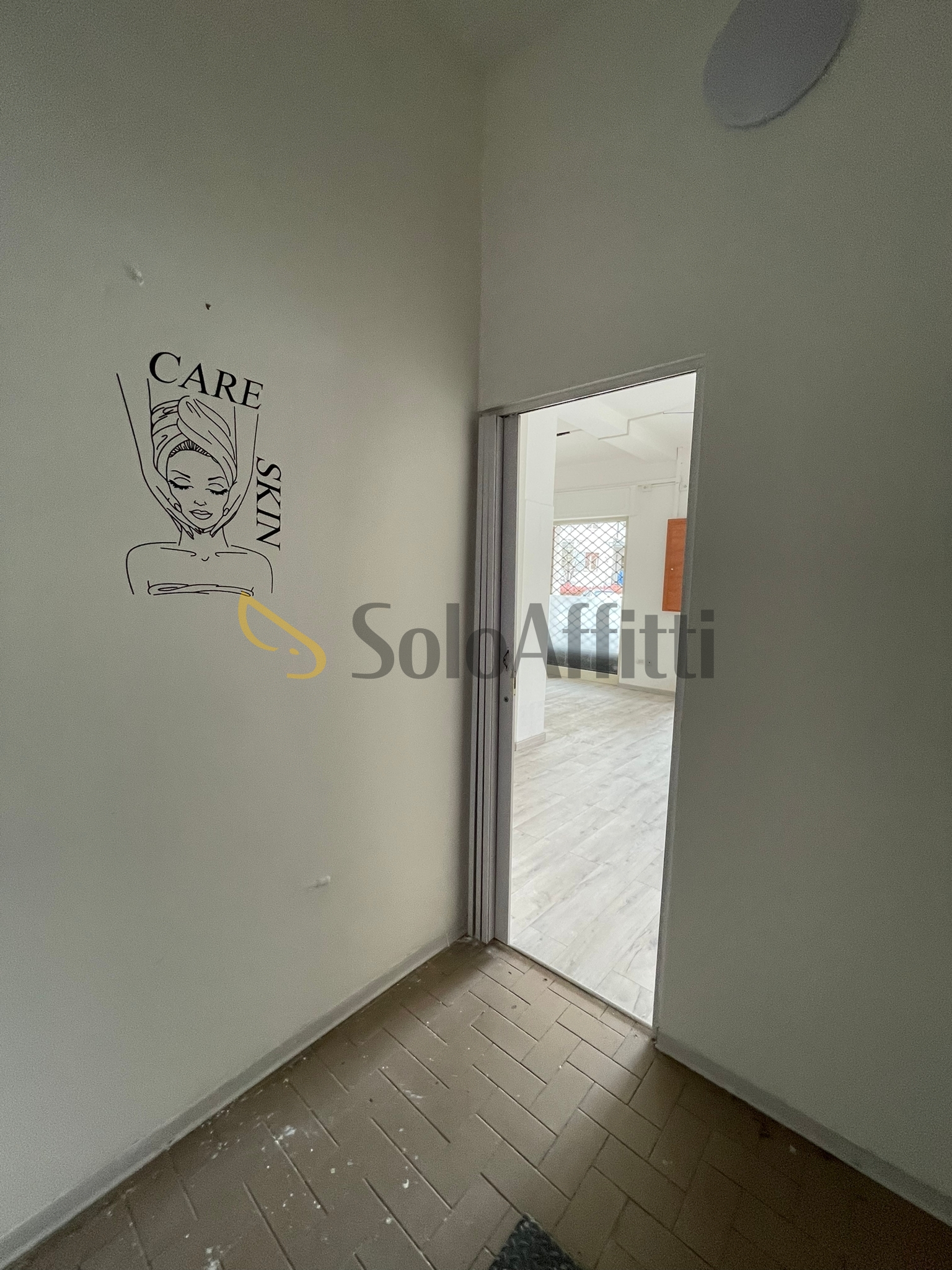 Locale commerciale in affitto in via adige, Frosinone