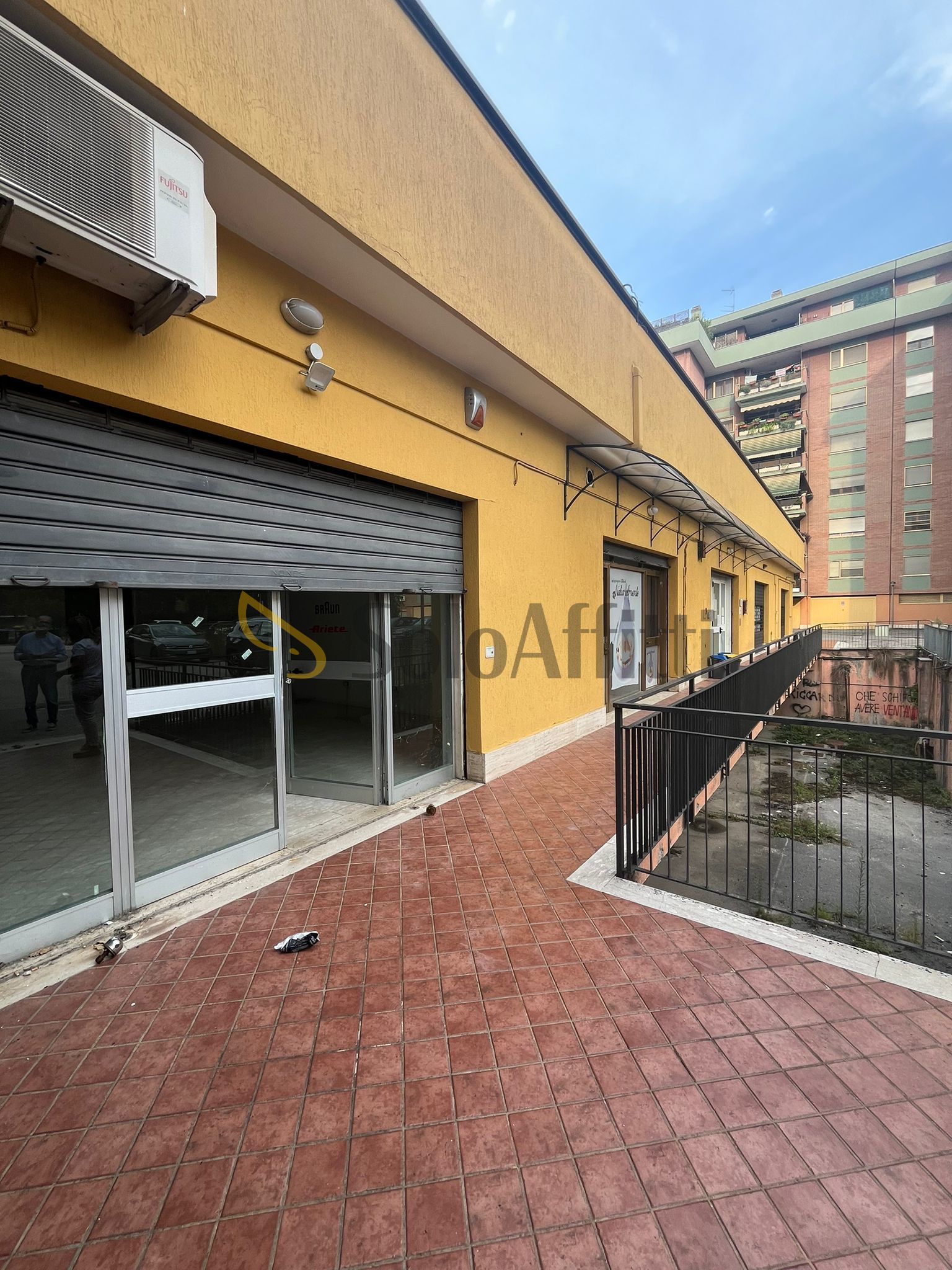 Locale commerciale in affitto a Frosinone