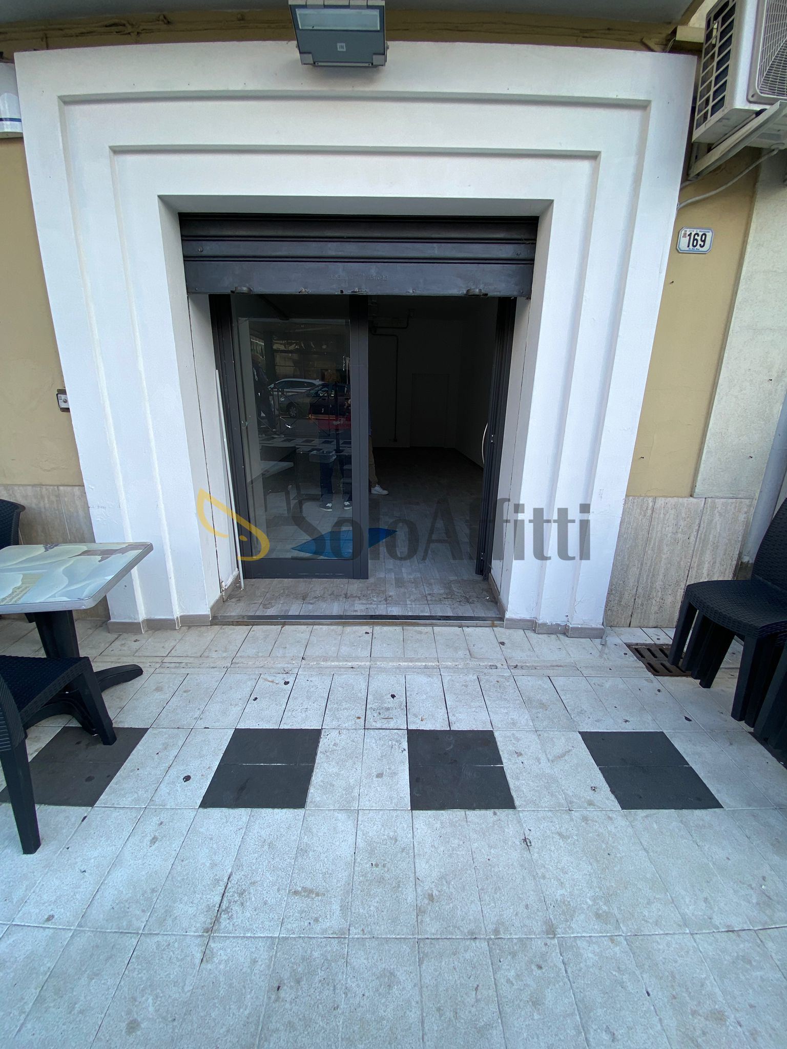 Locale commerciale in affitto a Frosinone