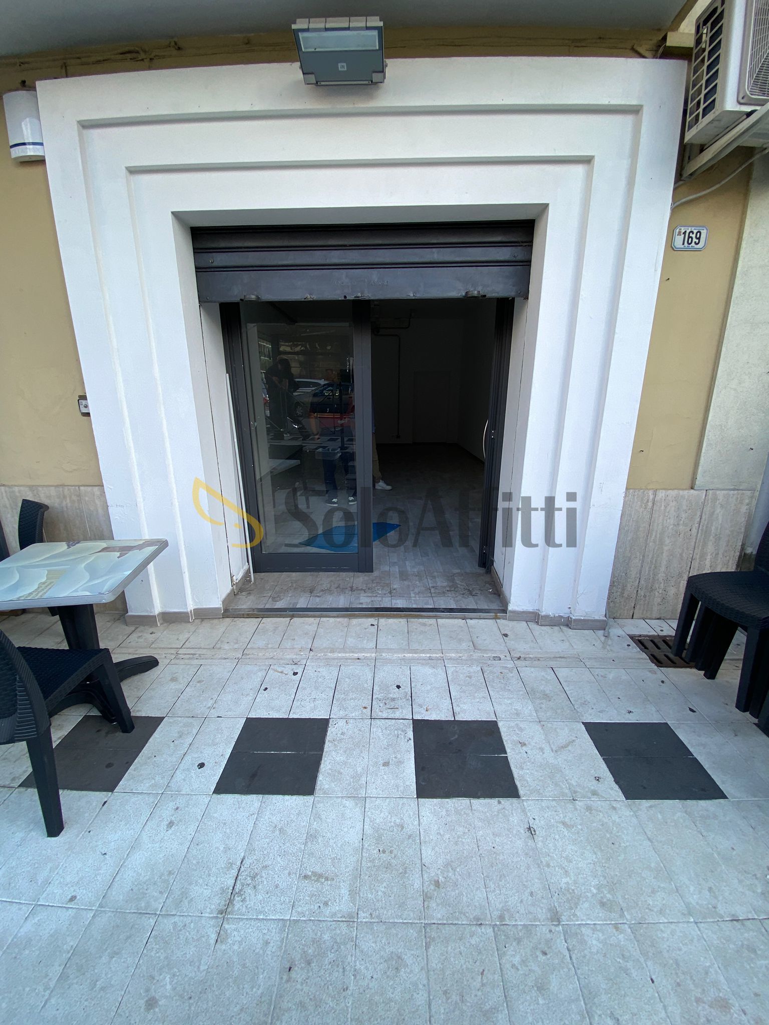 Locale commerciale in affitto a Frosinone