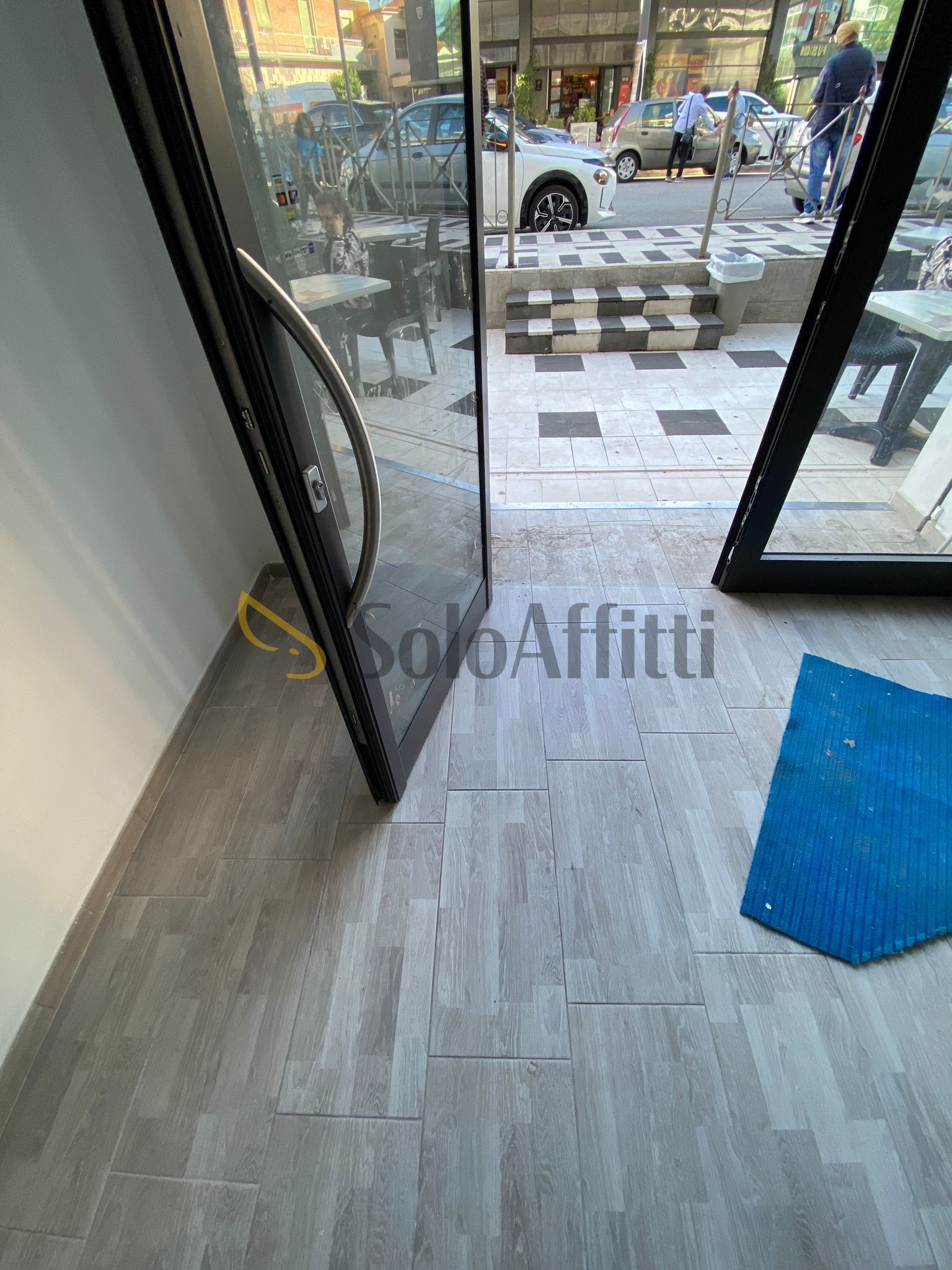 Locale commerciale in affitto a Frosinone