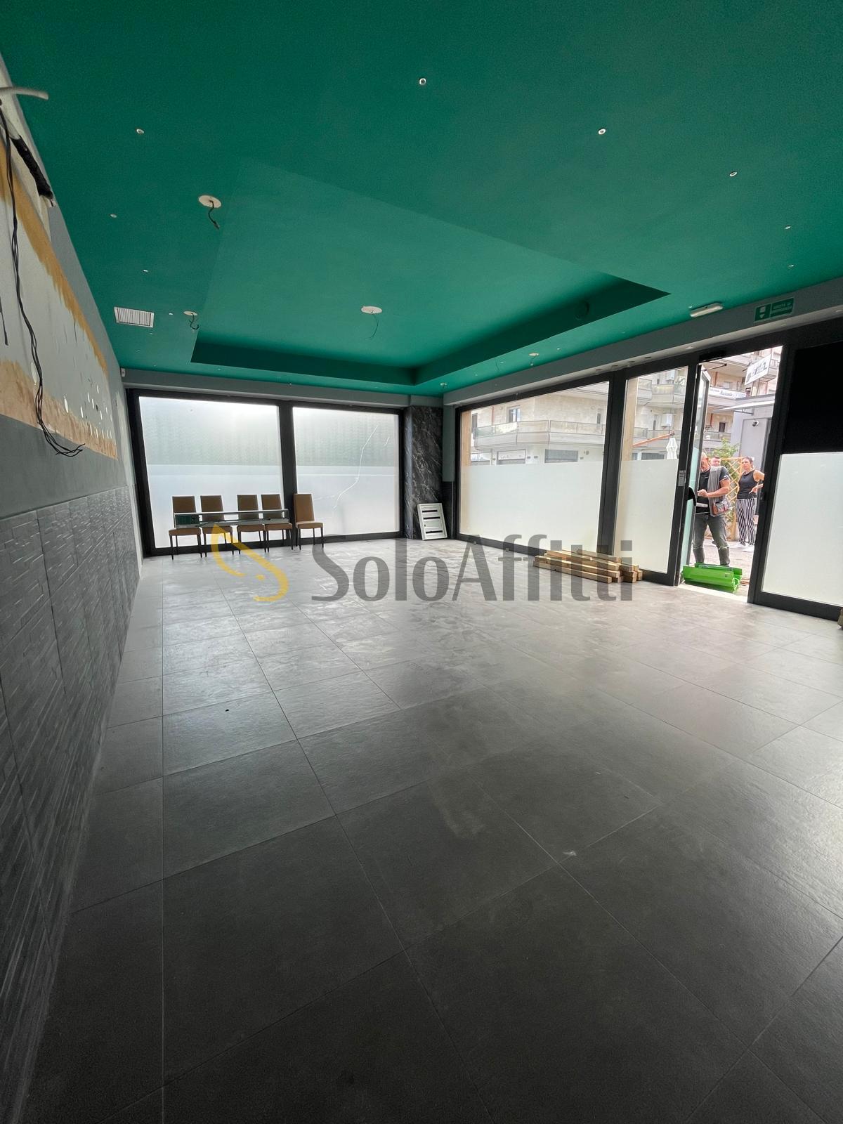 Locale commerciale in affitto a Frosinone