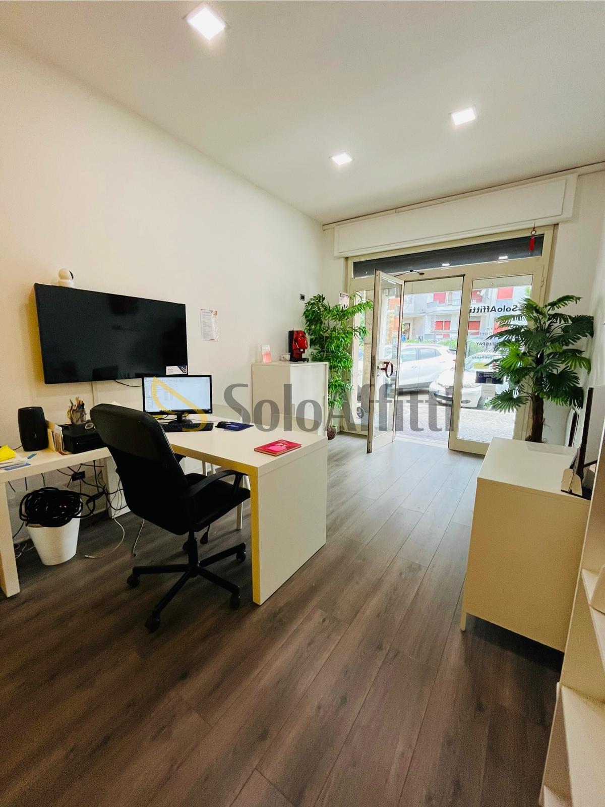 Locale commerciale in affitto in via adige 9, Frosinone