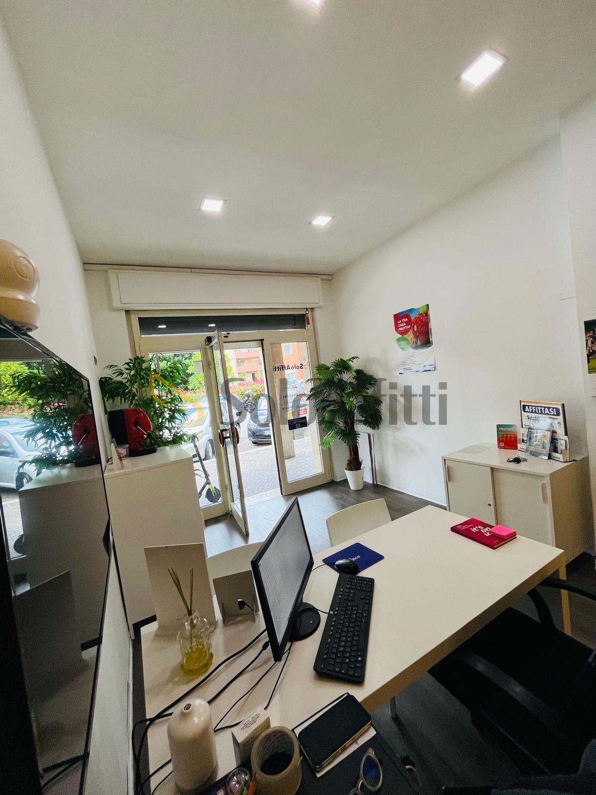 Locale commerciale in affitto in via adige 9, Frosinone