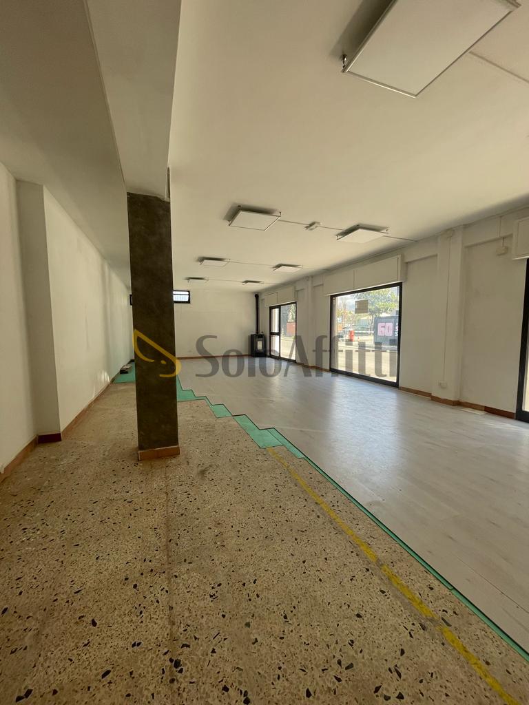 Locale commerciale in affitto a Frosinone