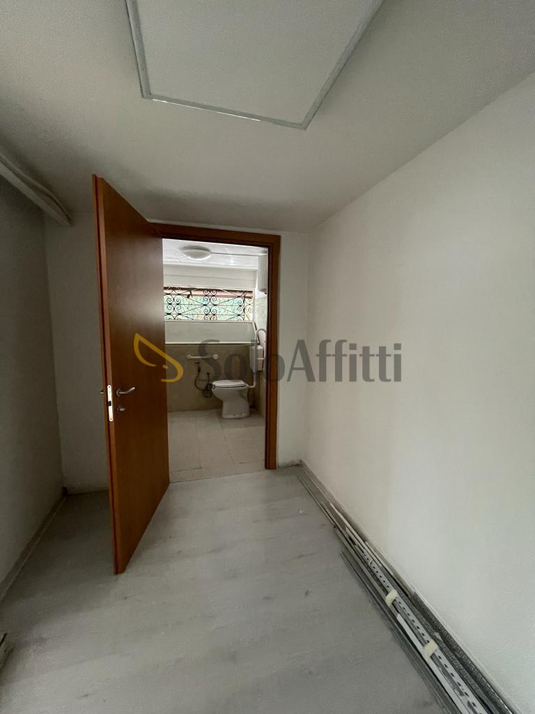 Locale commerciale in affitto a Frosinone