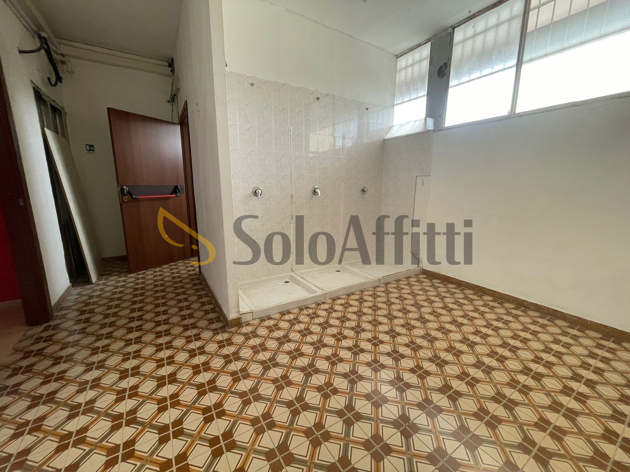 Locale commerciale in affitto a Frosinone