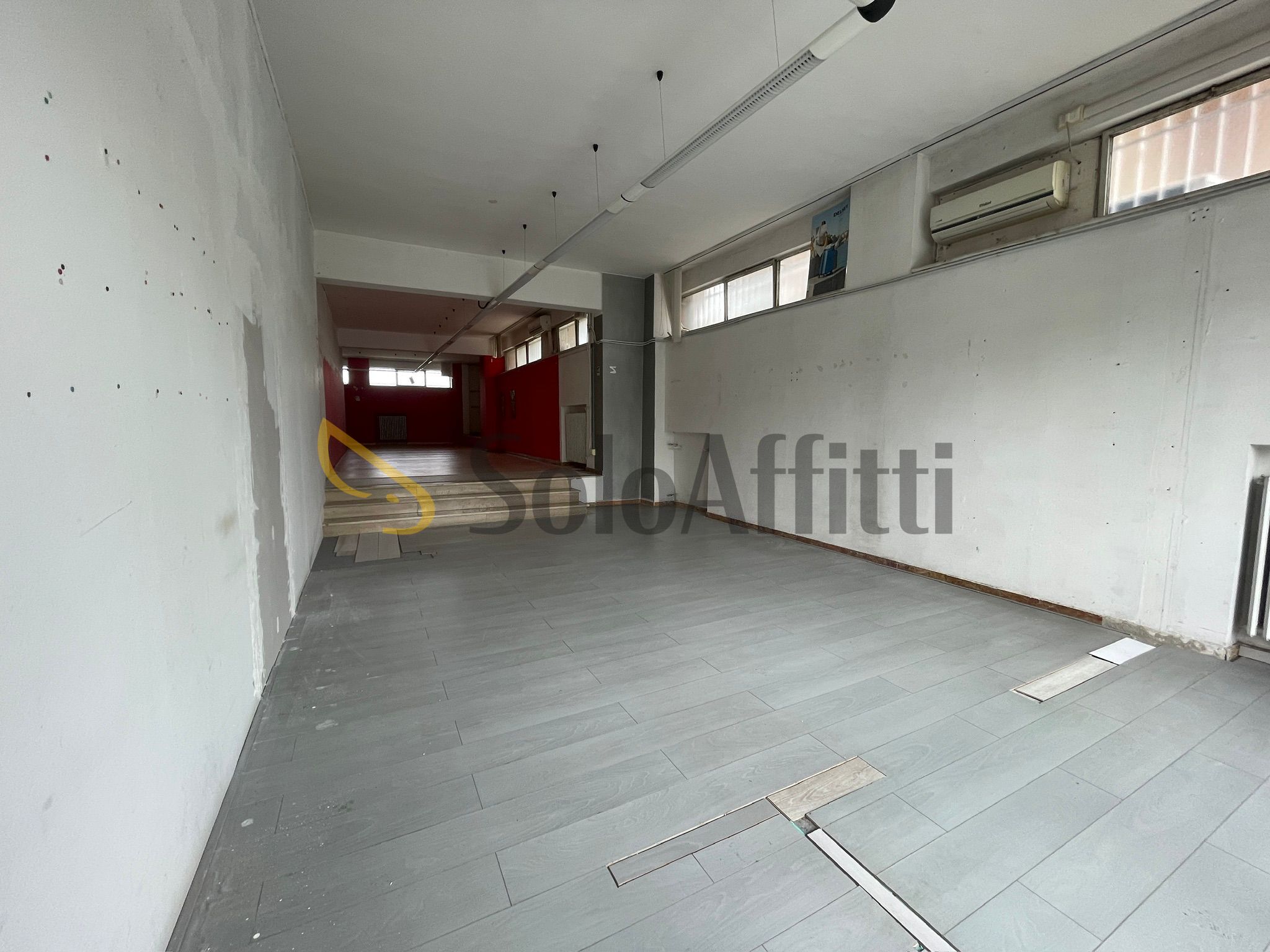 Locale commerciale in affitto a Frosinone