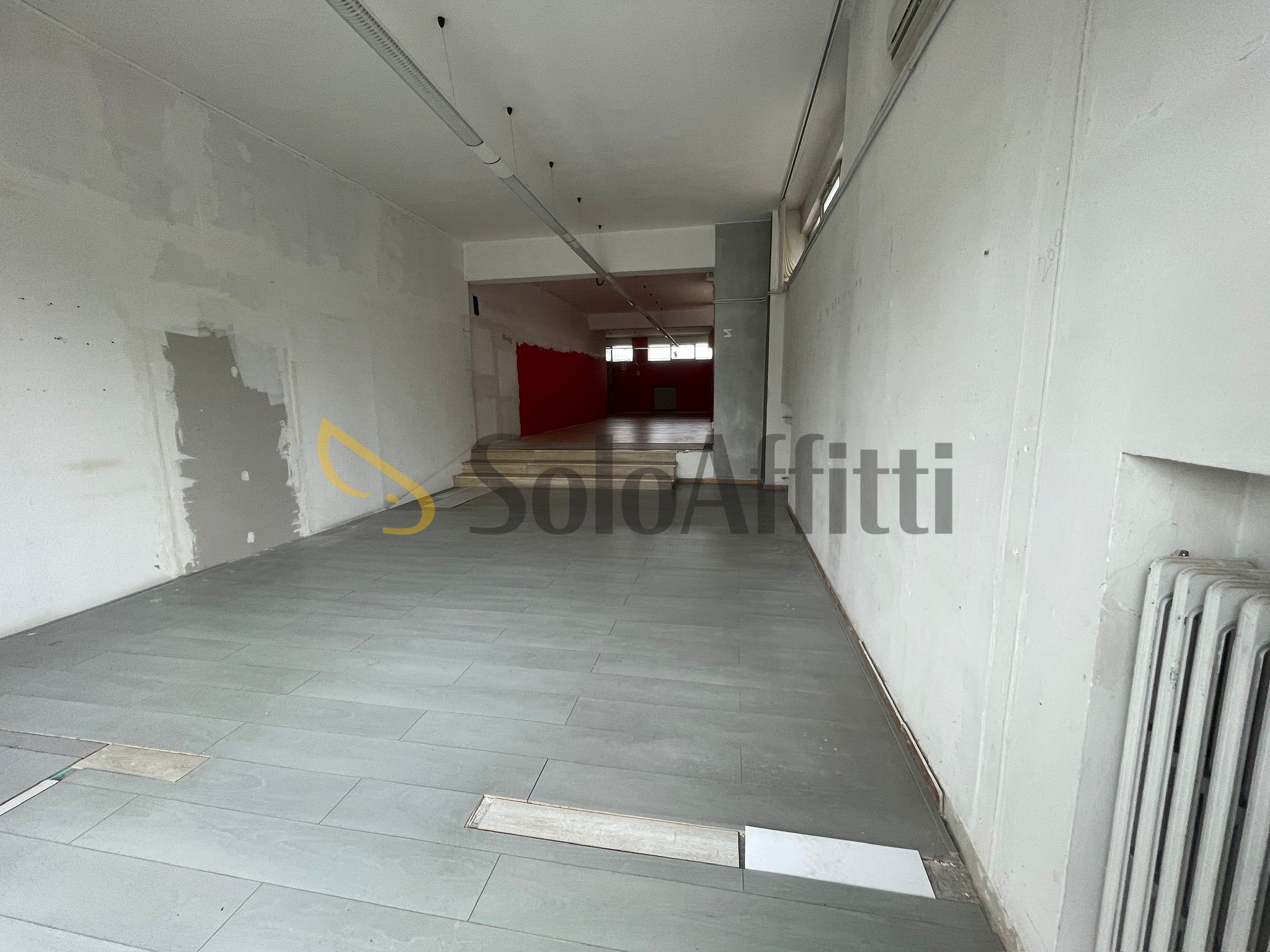Locale commerciale in affitto a Frosinone