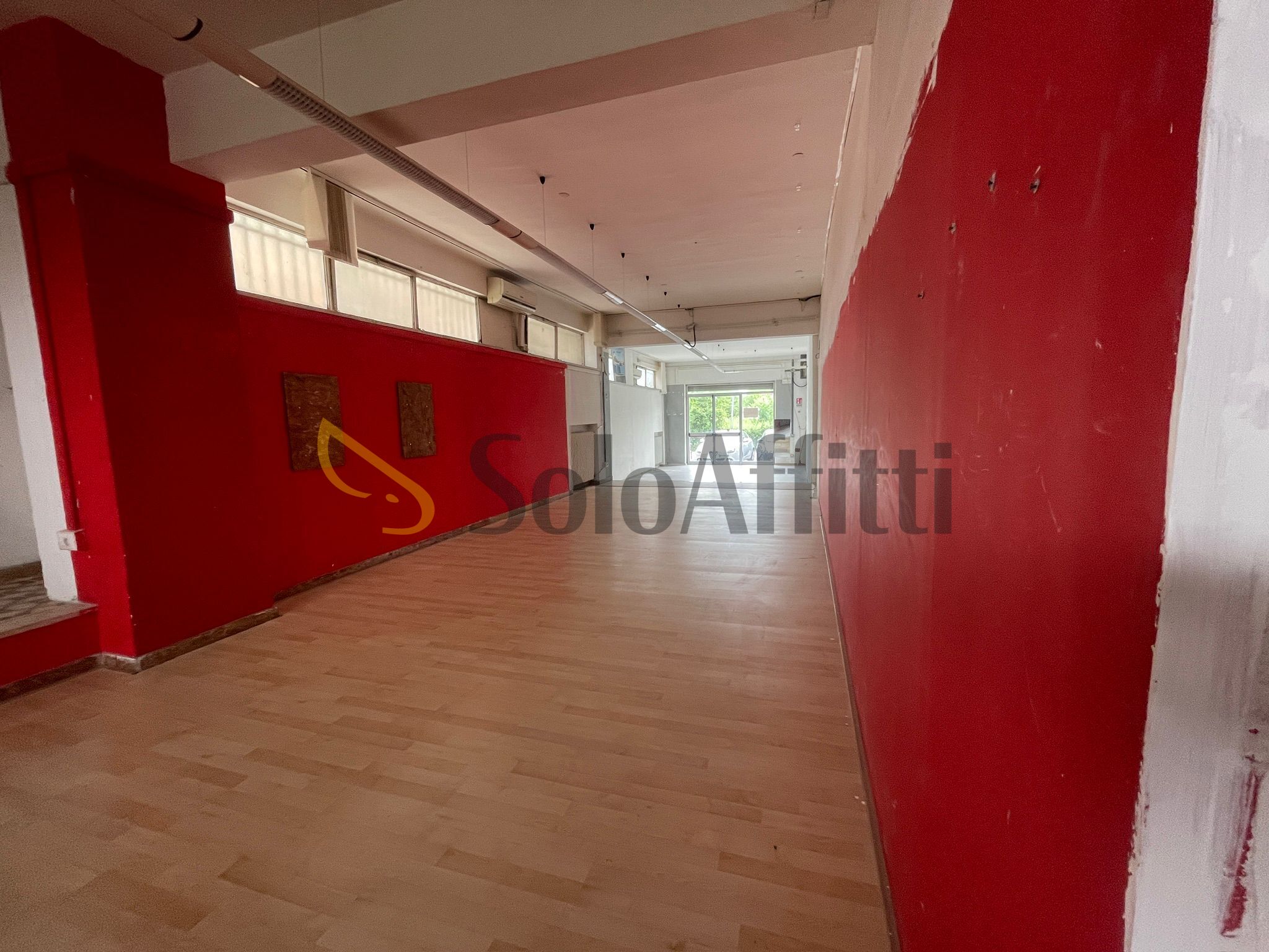 Locale commerciale in affitto a Frosinone