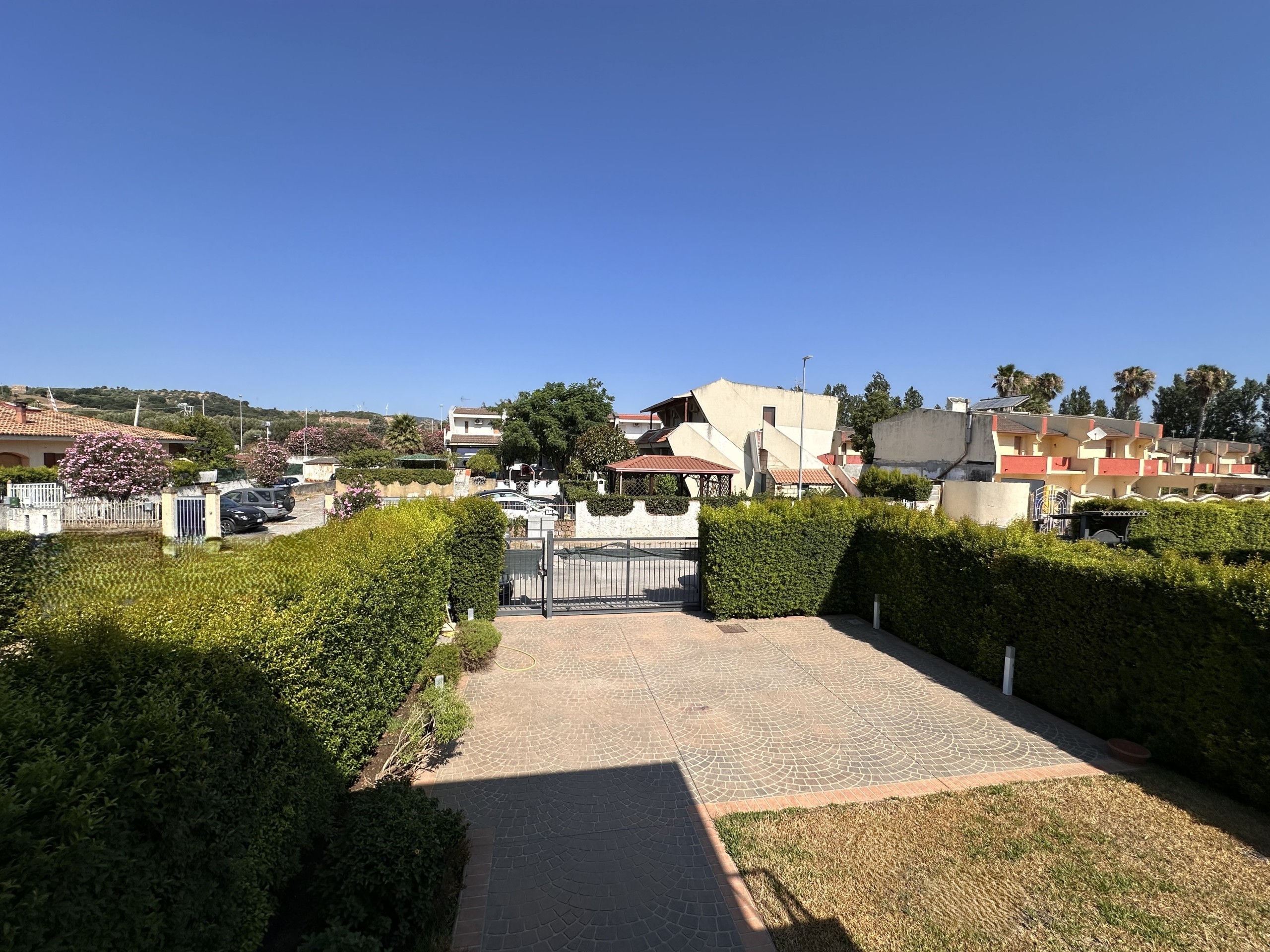 Villetta a schiera con giardino, Borgia roccelletta di