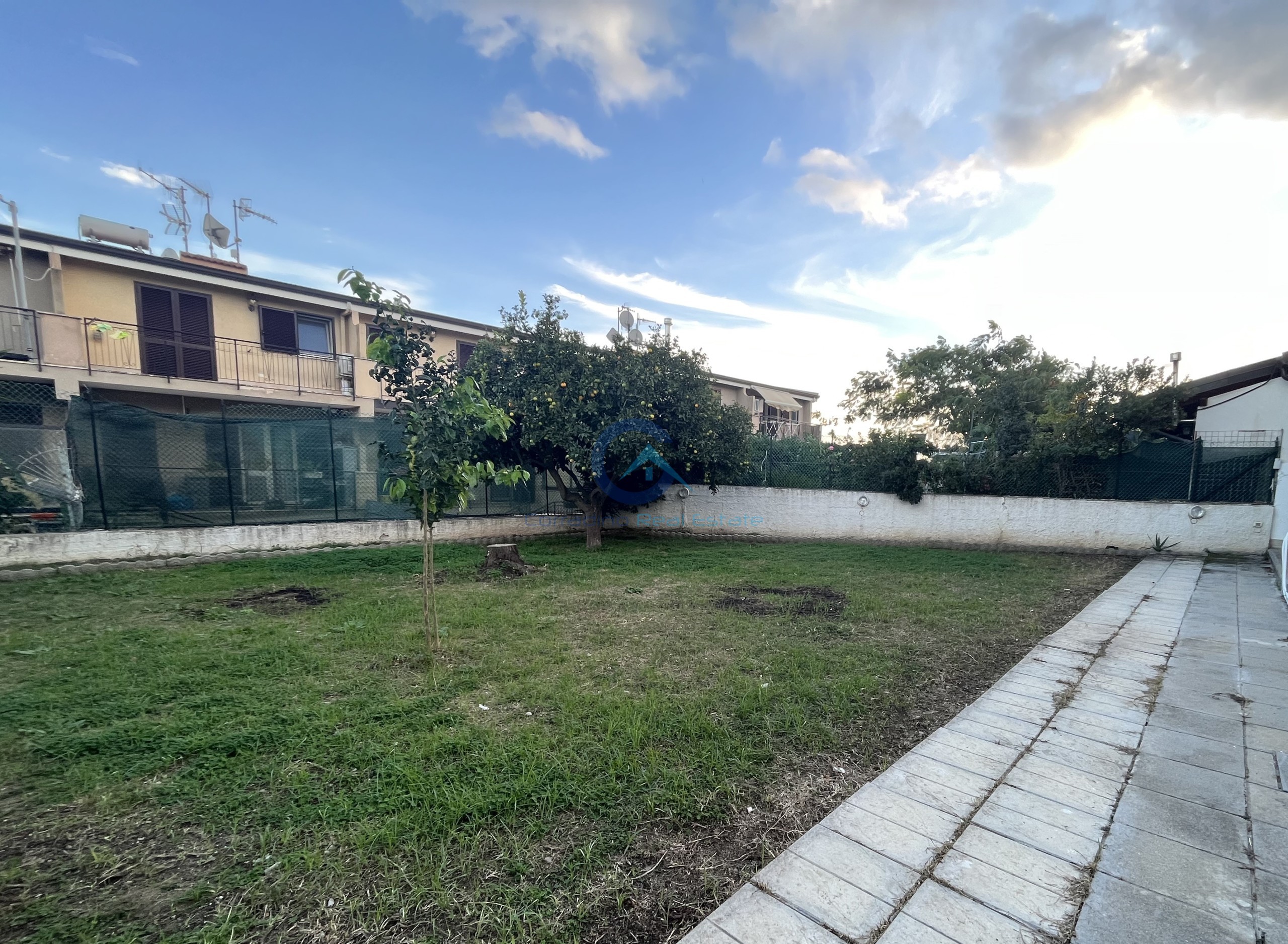 Villetta a schiera con giardino, Borgia roccelletta
