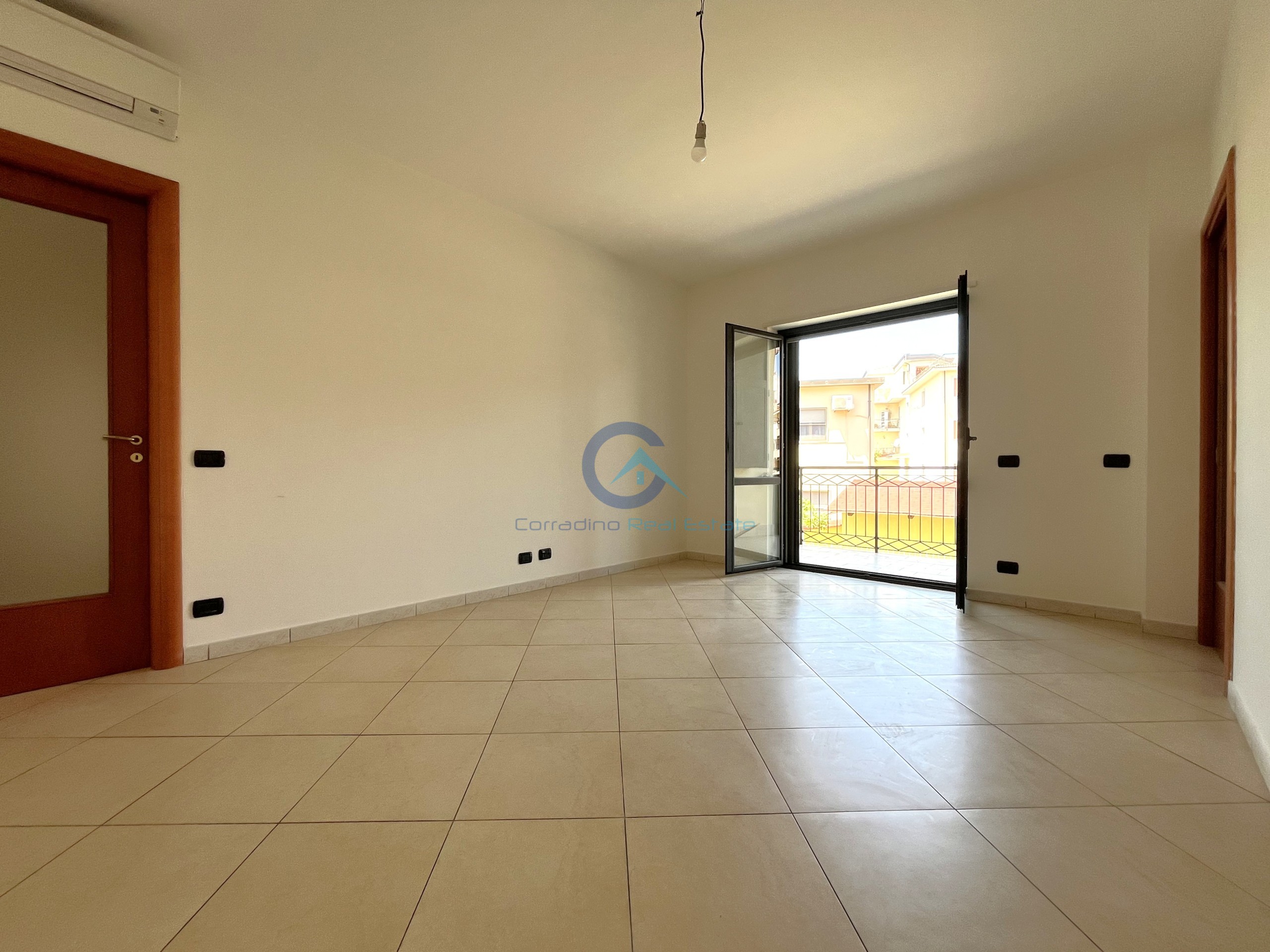 Trilocale con terrazzi in via telemaco 1, Squillace