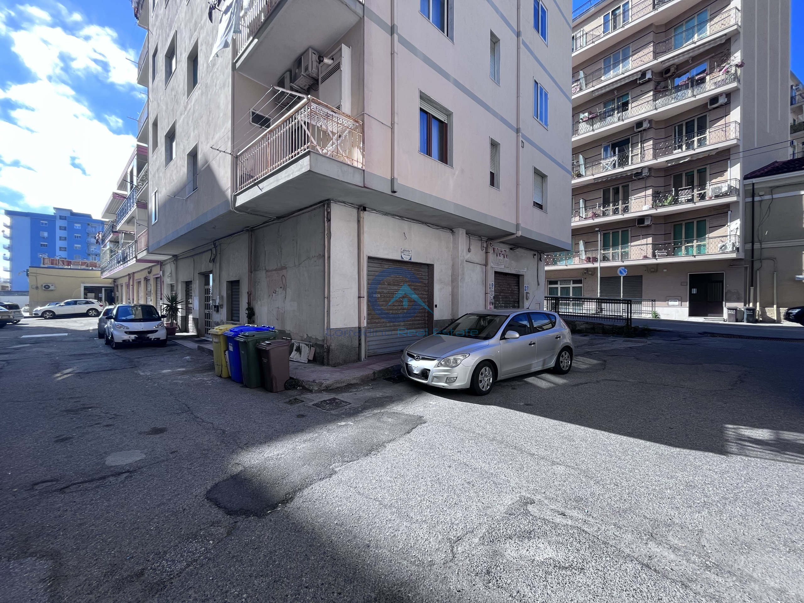 Locale commerciale da ristrutturare in viale crotone 1, Catanzaro