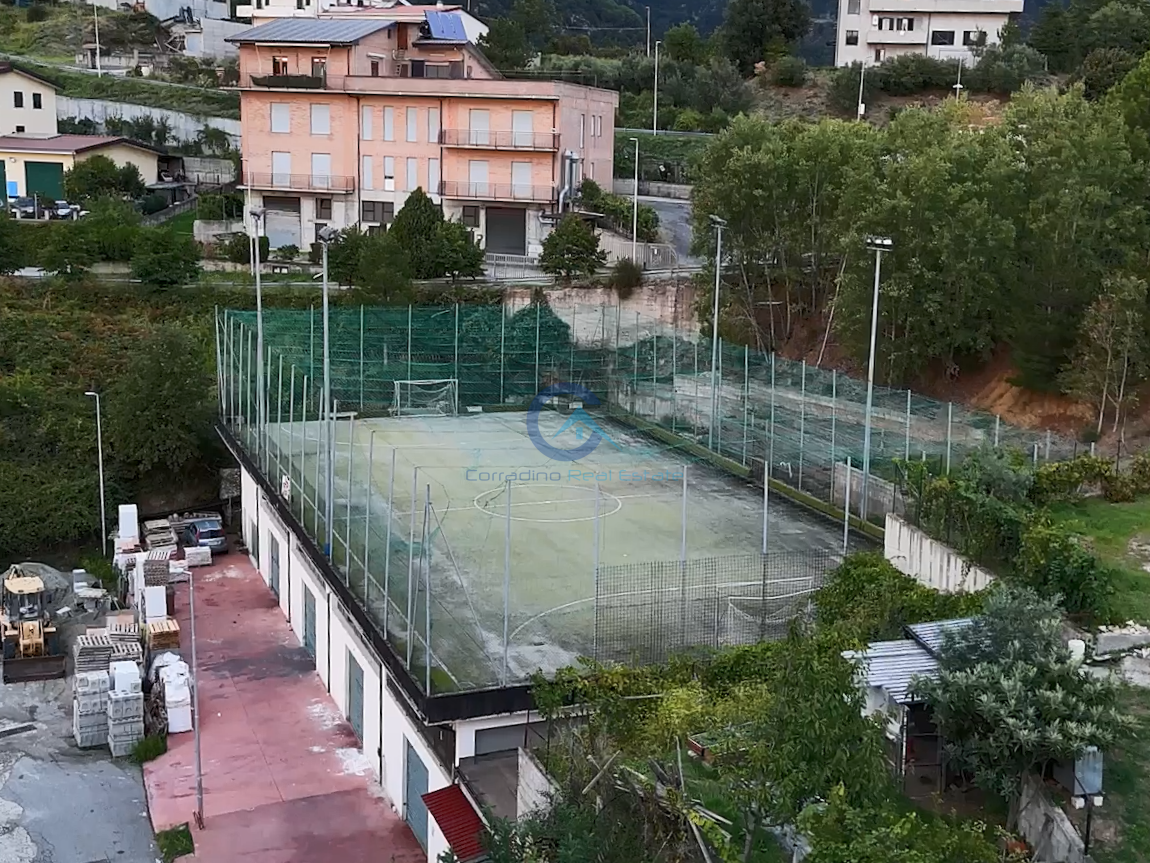 Capannone in vendita a Taverna
