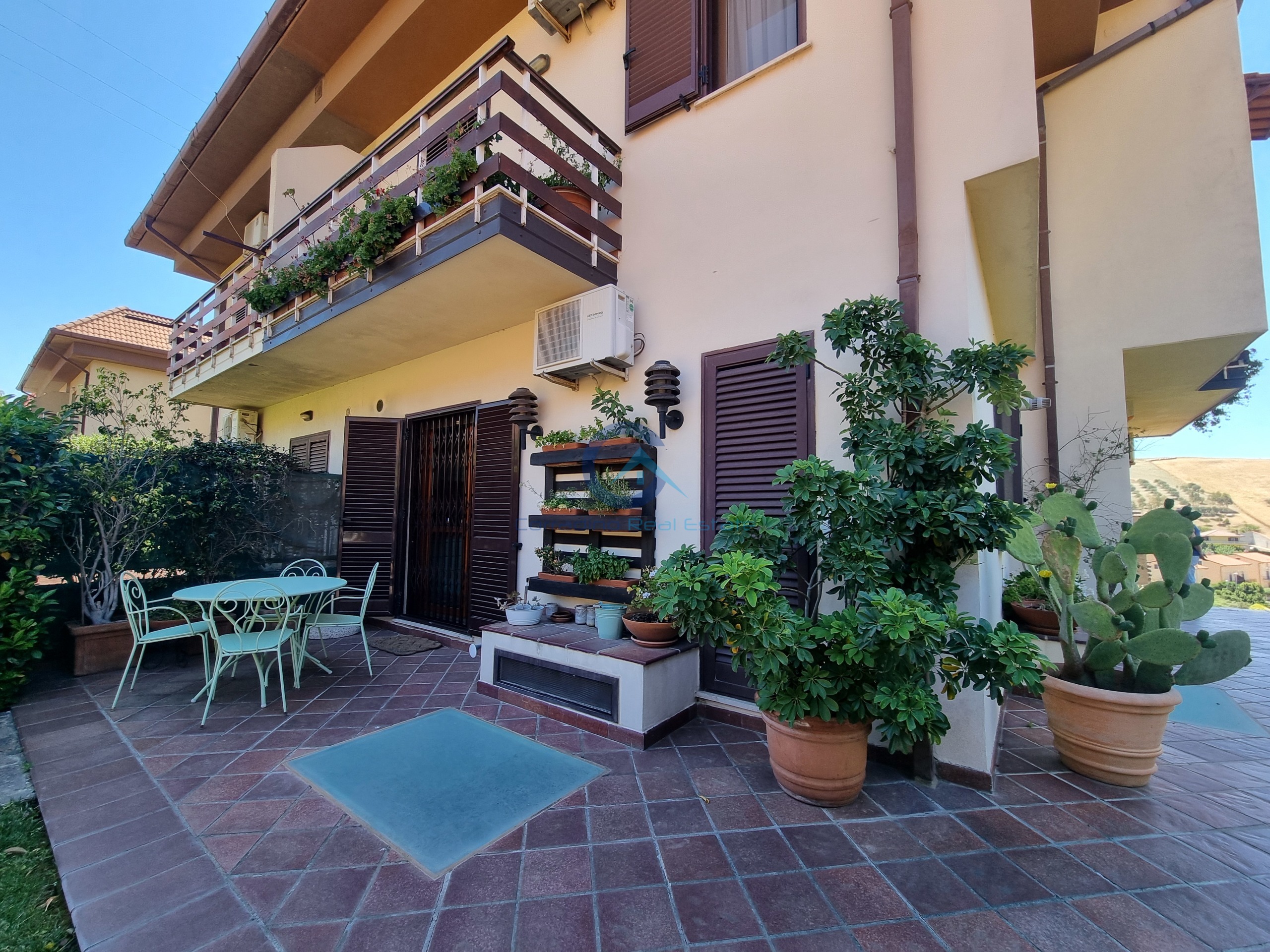 Casa indipendente con giardino in via ugo ortona 67, Catanzaro