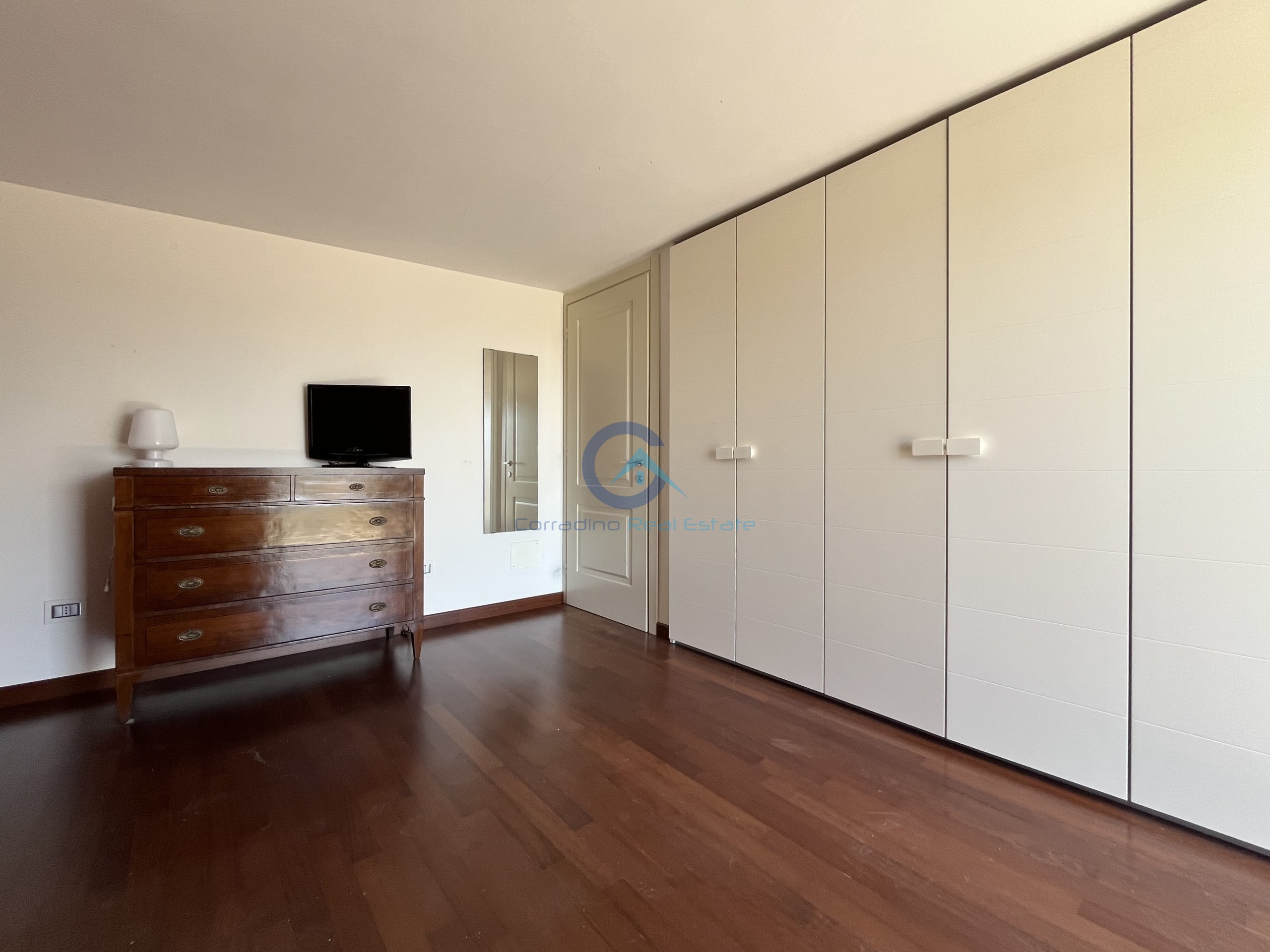 Attico con terrazzo in via delle rose 481, Squillace