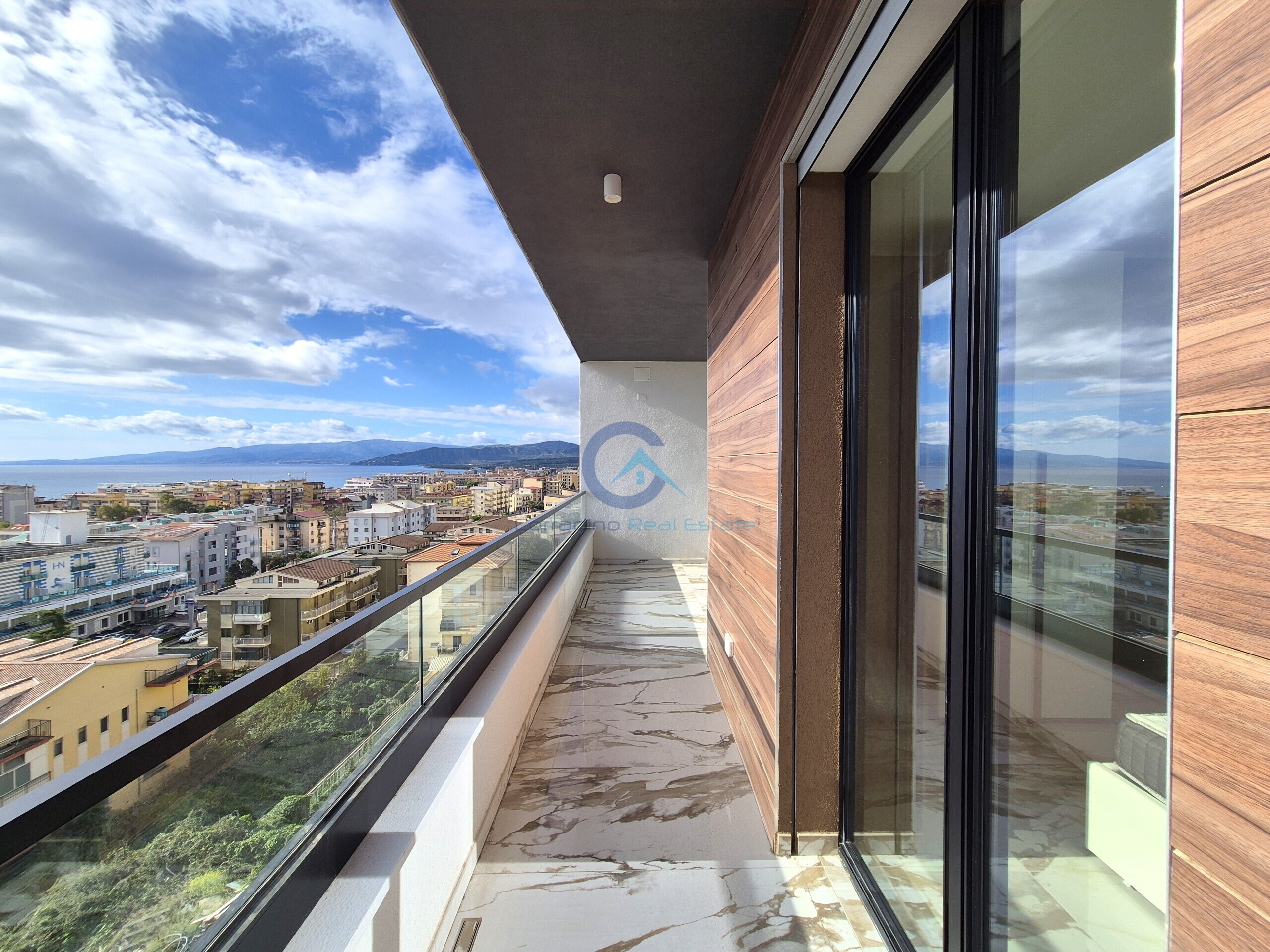 Quadrilocale con terrazzo, Catanzaro lido casciolino